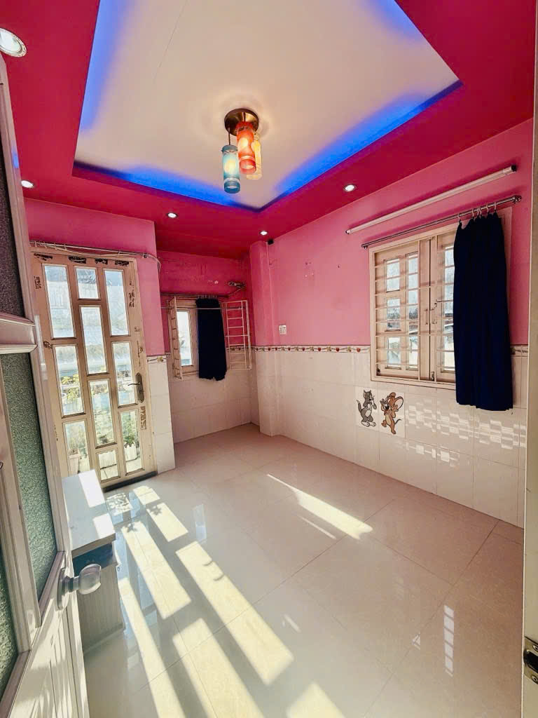  1 Xẹt ra Mặt Tiền Tôn Đản Q 4 
DIỆN TÍCH SD 49 M2 