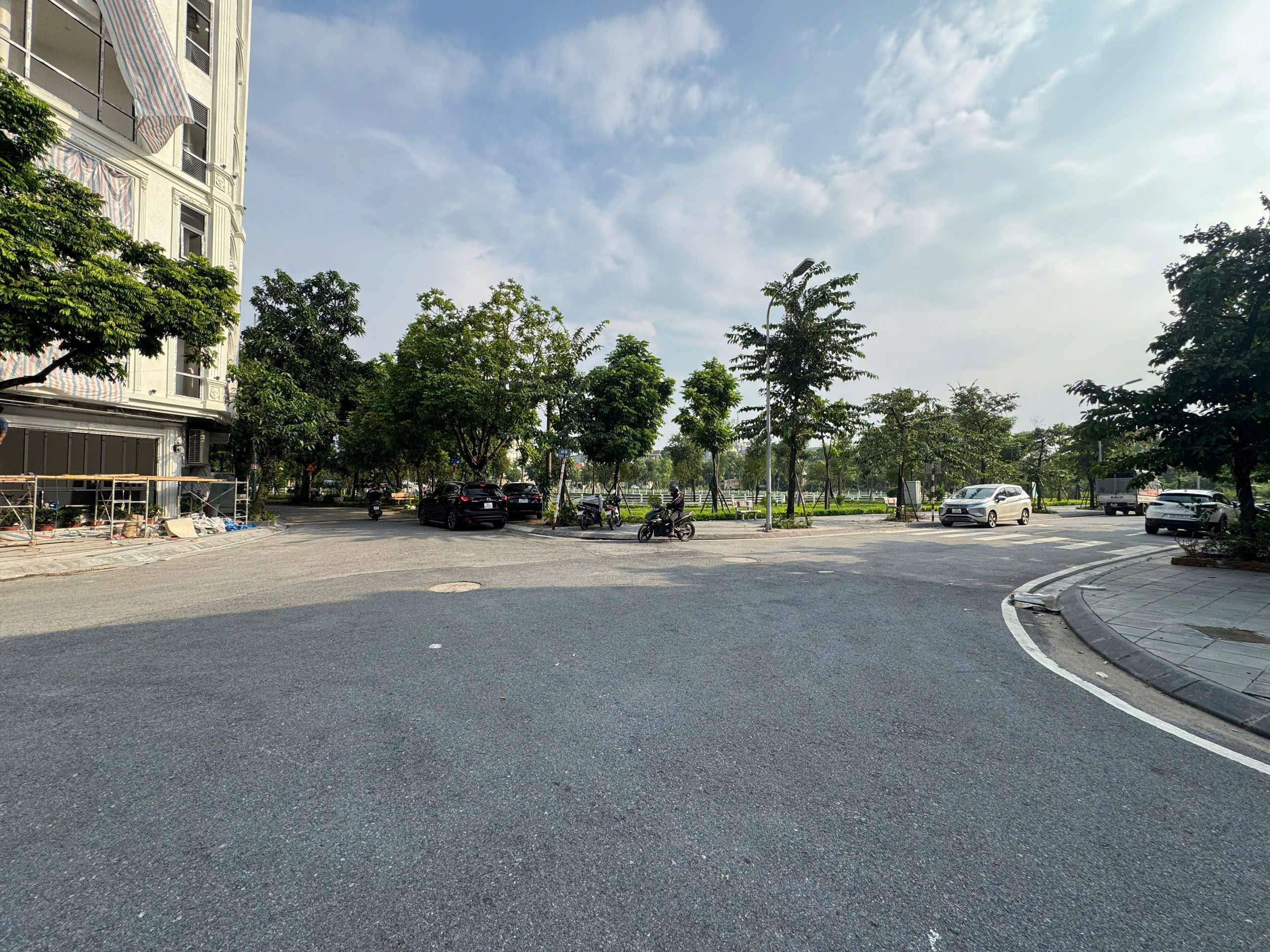  Bán nhà Hồng Tiến, mặt phố sáng – kinh doanh đỉnh, 60m2, 9.5 tỷ 