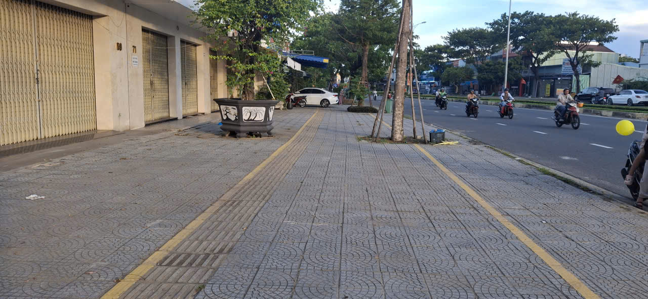  NHÀ 3 T – ĐẤT 281M² – GIÁ CHƯA TỚI 100 TRIỆU/M² ????
MẶT TIỀN VÕ CHÍ CÔNG – ĐƯỜNG 30M – LỀ 9M – TRUNG TÂM HÒA XUÂN 