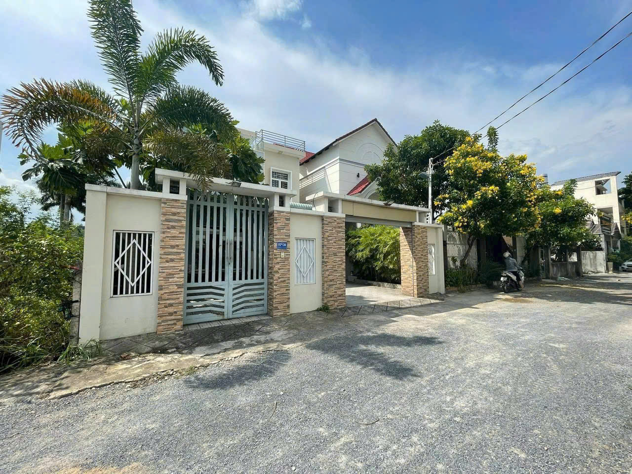  Bán Biệt Thự 1 trệt 1 lầu 1 tum. 
Liền kề KDC Phúc Hiếu . Hiệp Hoà. Tp Biên Hoà-0909808615 