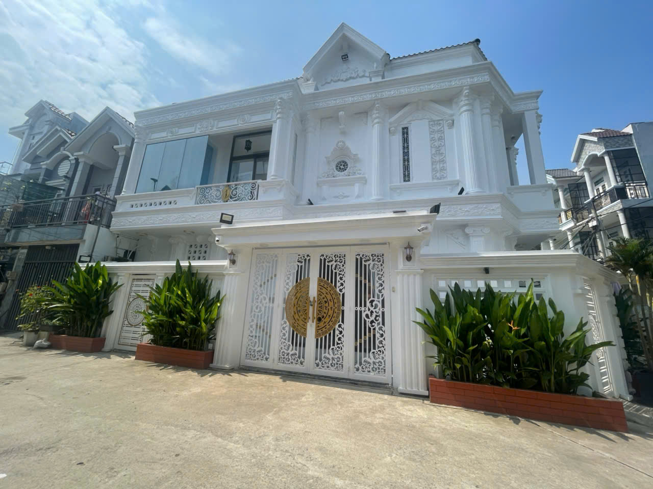  BÁN NHÀ TT NHÀ BÈ, HẺM HUỲNH TẤN PHÁT - NHÀ LÔ GÓC CỰC KÌ THÔNG THOÁNG - KIẾN TRÚC HY LẠP - LA MÃ -CHỈ 5.39 TỶ .(TL) 