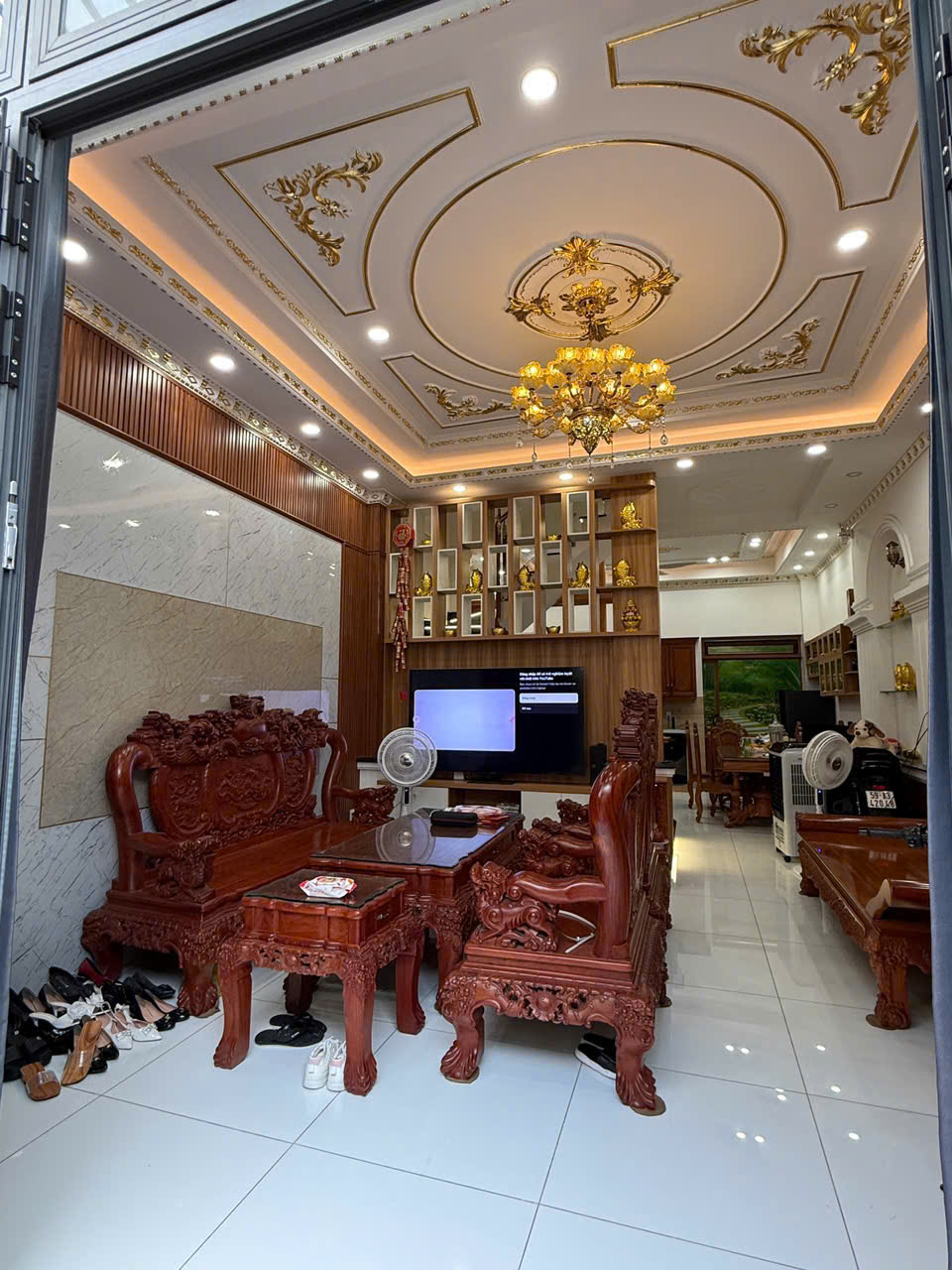  Biệt thự tân cổ điển mới full nội thất gỗ Bông Sao P5Q8 