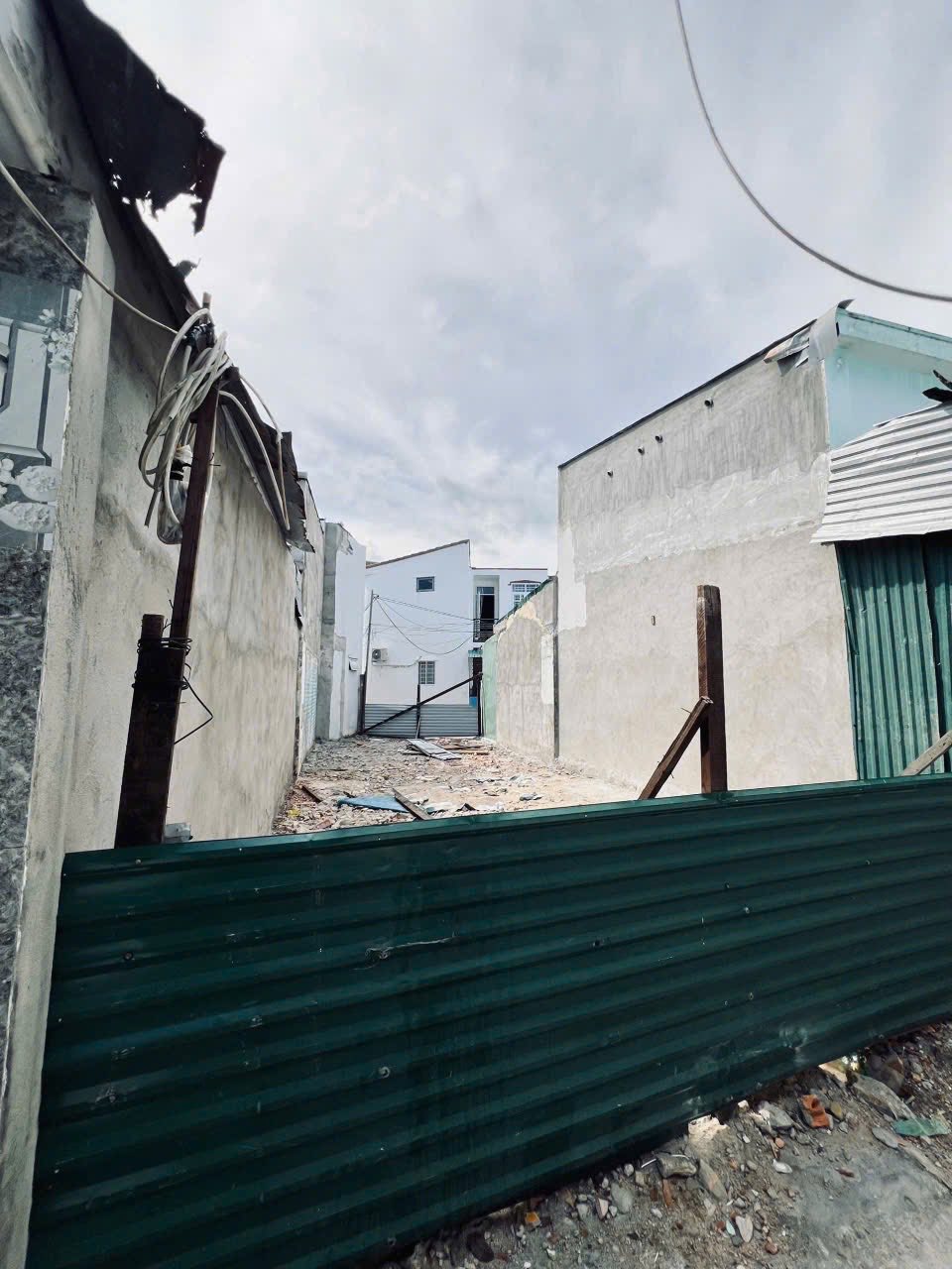  BÁN LÔ ĐẤT HAI MẶT TIỀN 
HẺM MÁY NƯỚC PHƯỜNG NHA TRAN 