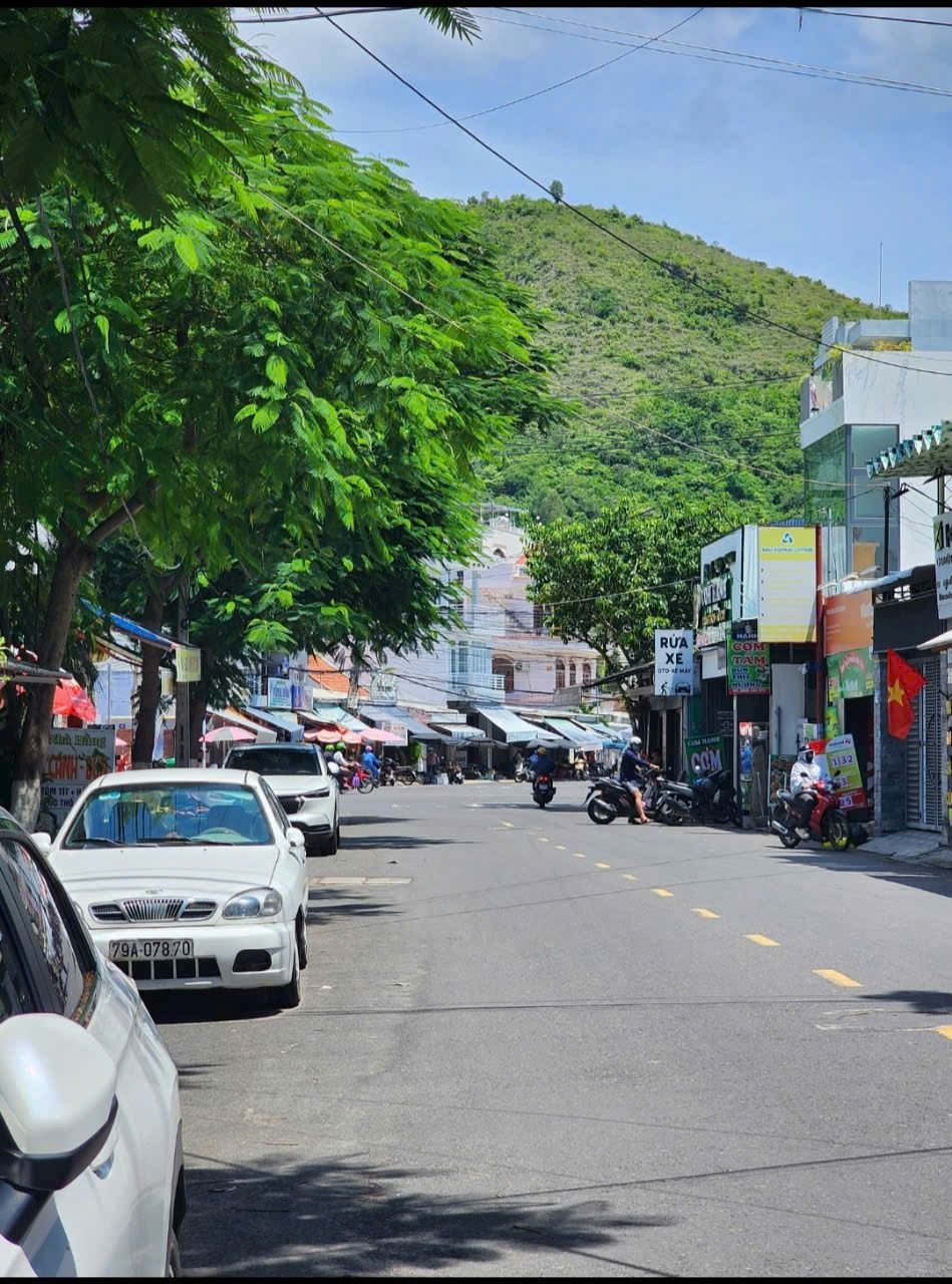  Cho thuê nhà Mặt tiền Kinh Doanh khu sầm uất đường Dương Hiến Quyền– Bắc Nha Trang. 