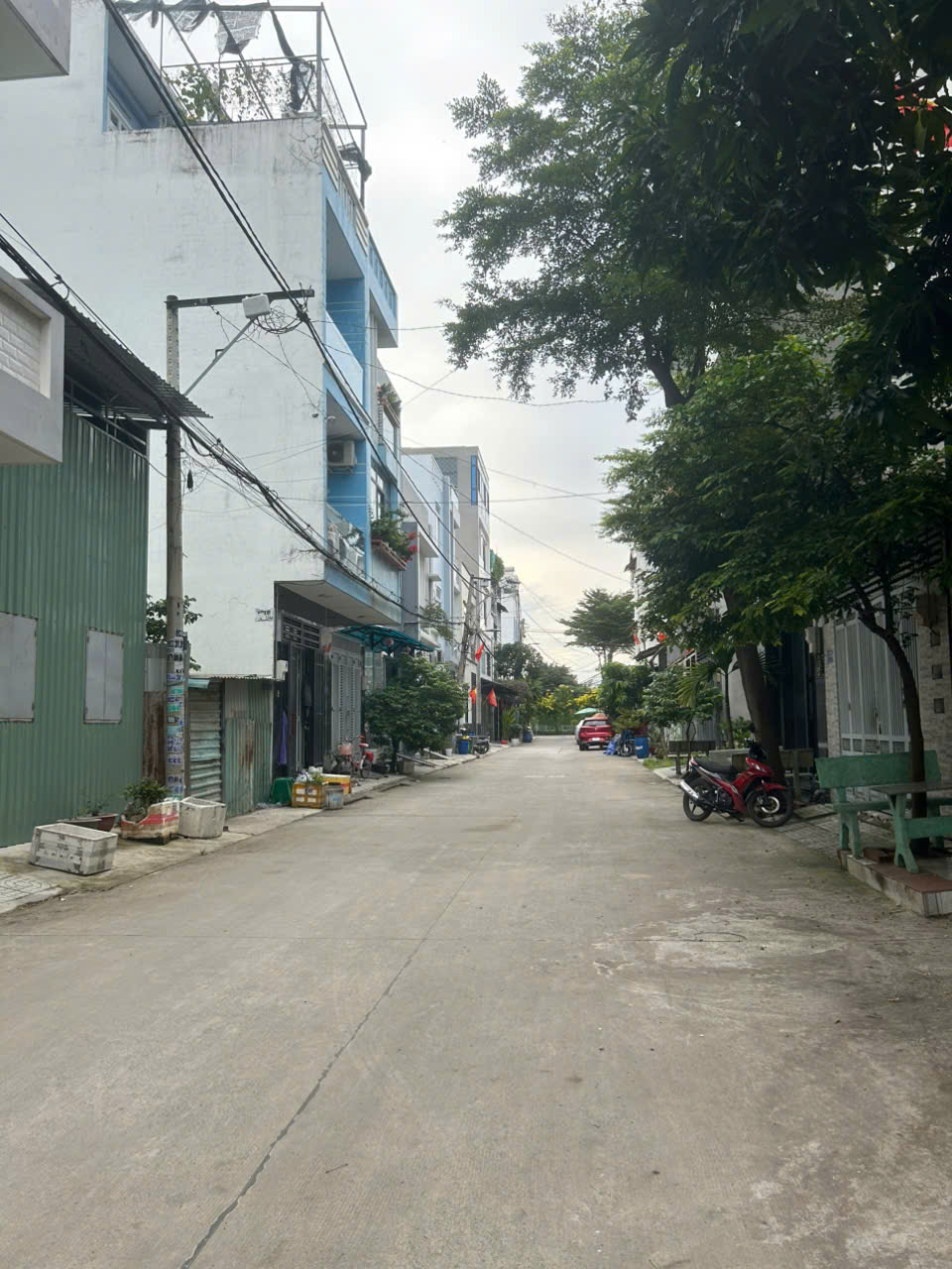  Bán nhà 3 tầng 2 mặt hẽm xe hơi đường Thạnh Lộc 37 Quận 12 DT 70m2, 3PN, sổ hồng trao tay - Giá chỉ 6.3 tỷ! Vị trí vàng, ngõ thông, an cư lạc nghiệp ngay! 