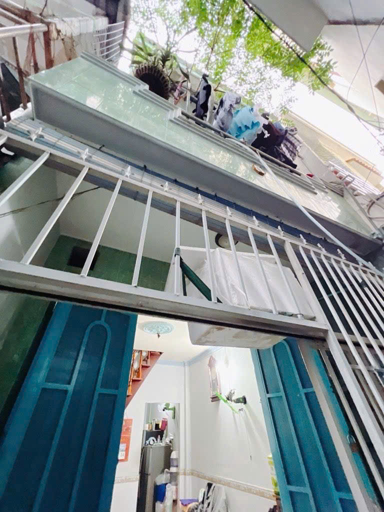  SÁT MẶT TIỀN Q4 
NGANG 3.2 X 9  HƠN 2 TỶ 