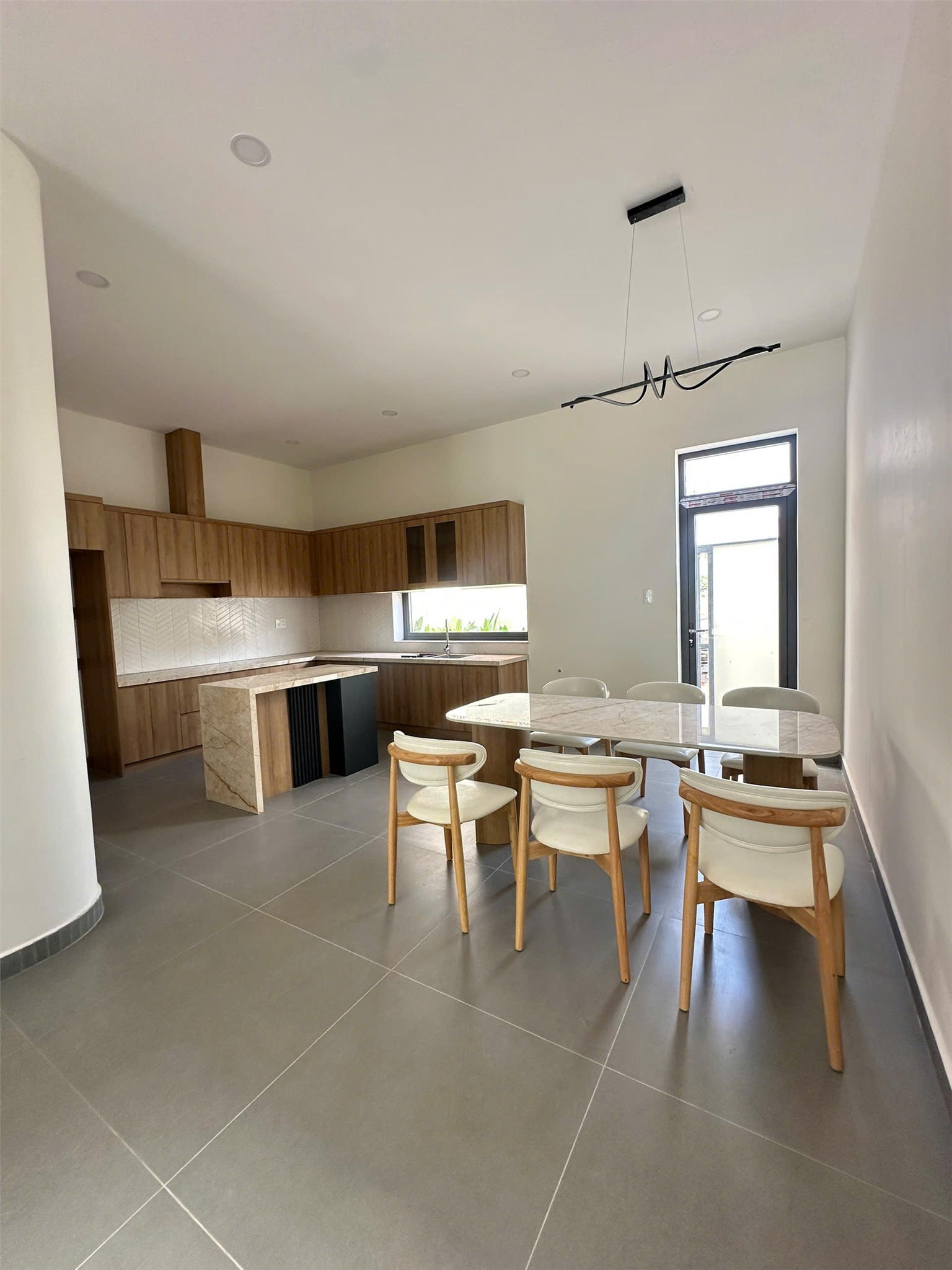  NHÀ VỊ TRÍ ĐẸP- GIÁ TỐT CẦN BÁN NHANH căn nhà vị trí tại huyện Tân Uyên tỉnh Bình Dương 