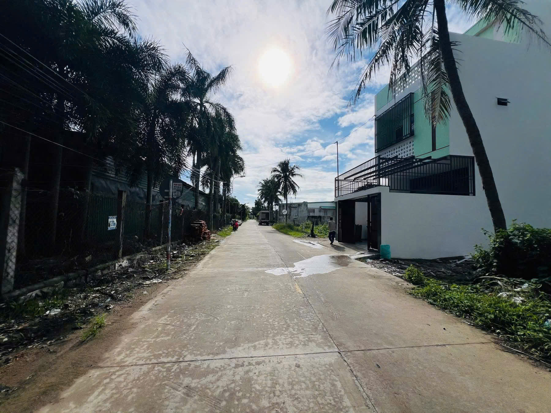  Bán lô đất vĩnh trung phường Tây Nha Trang  Khánh Hoà Diện tích : 101,5m2 (5,5m x 18,5m) Giá chỉ : 3ti250 có thương lượng 