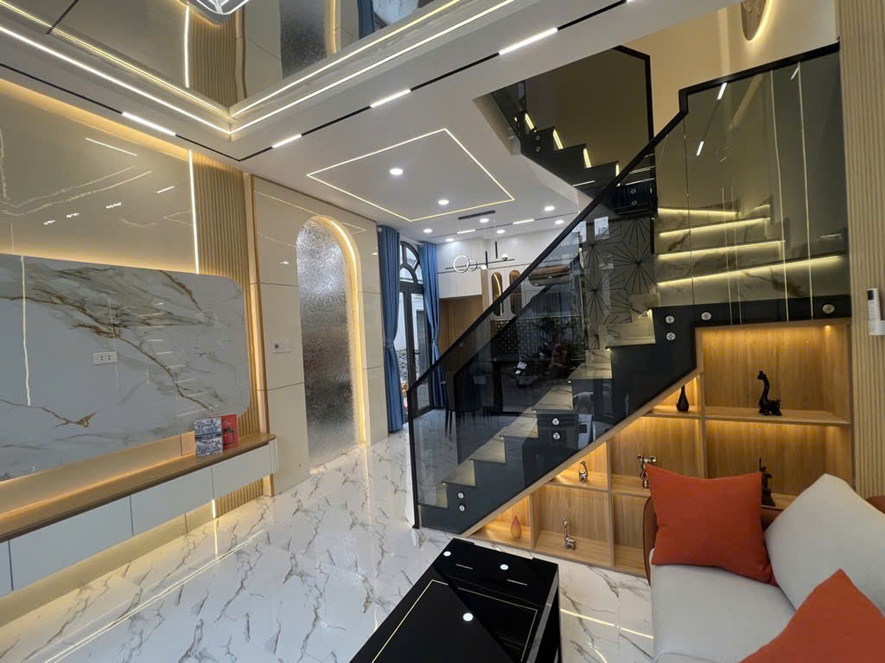  H1674 ???? sát BV 175, SHR, Vuông, HXH, 2 tầng, 4.2x8m, 5.x tỷ x nhỏ 