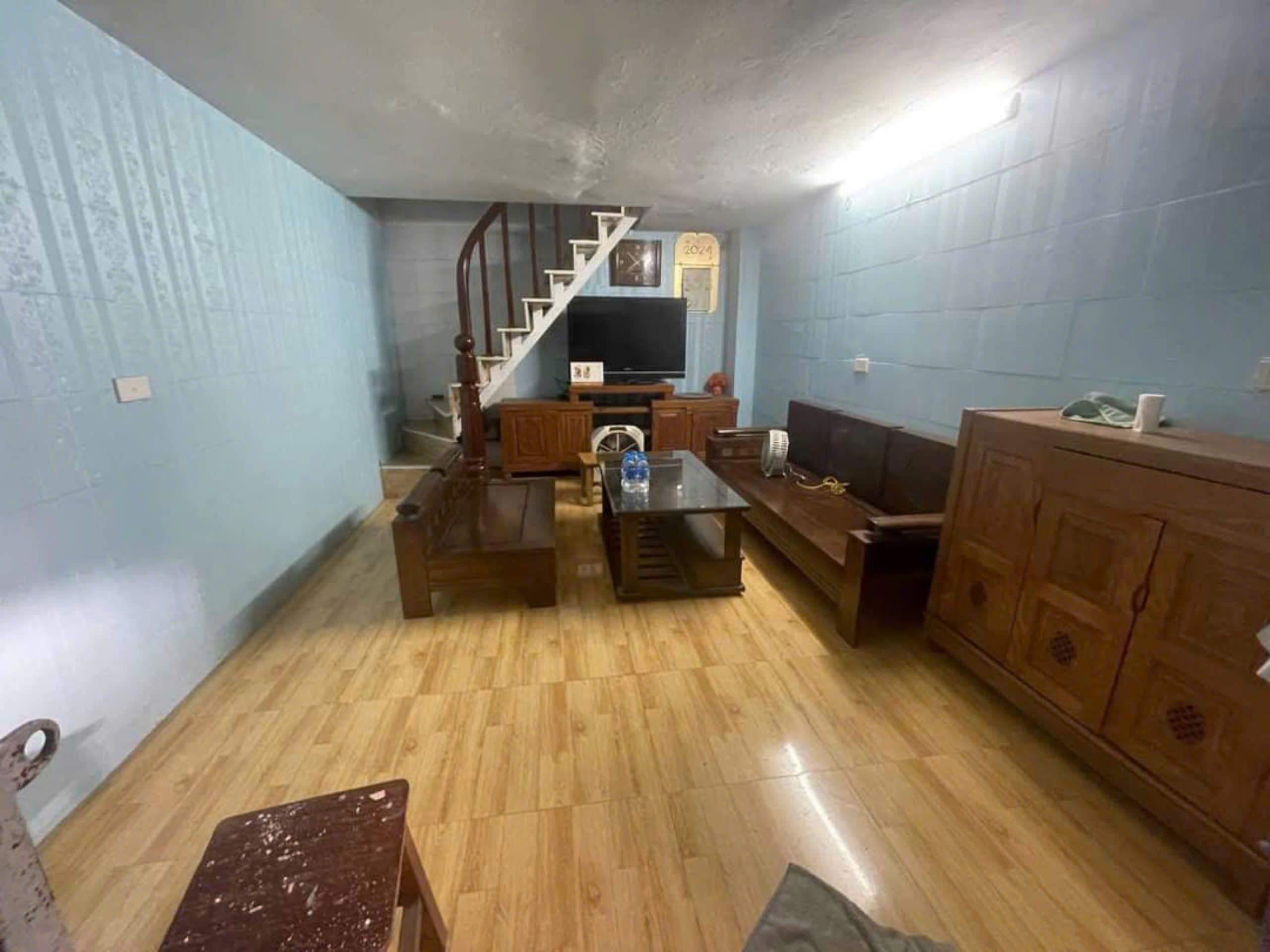  Cho thuê nhà nguyên căn ngõ 94 Tân Mai, 22m² x 5 tầng, 2 ngủ khép kín, 7.5 triệu 