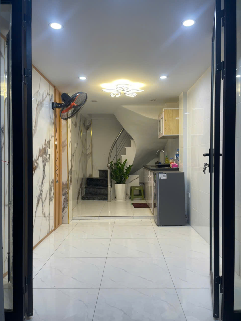  Cho thuê nhà ngõ 124 Vĩnh Tuy, 25m² 5 tầng 3 ngủ  10tr 