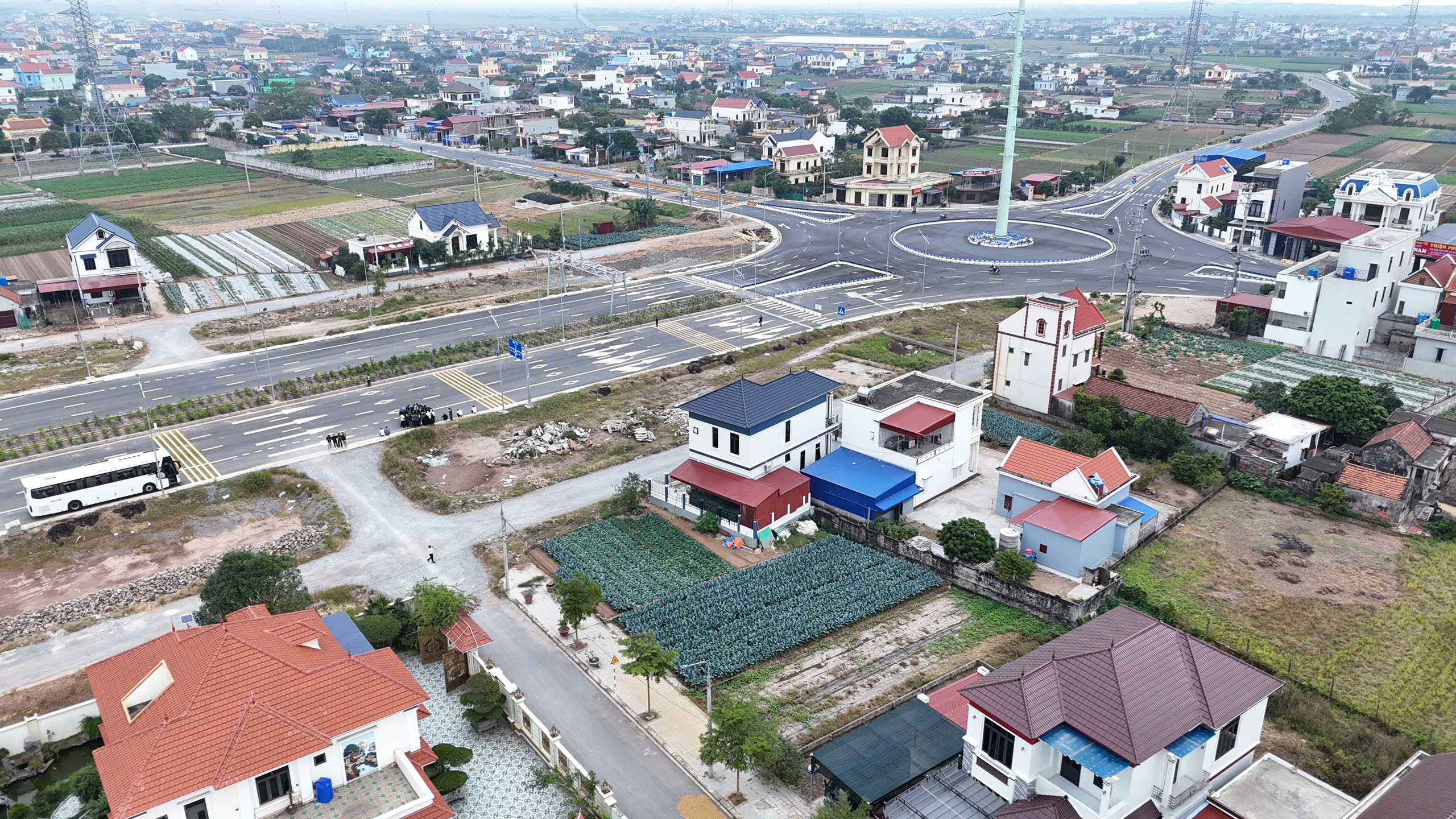  Mặt tiền 6.5m sát mặt đường hòa bình quất lâm 70m2 chỉ nhỉnh 1 tỷ 