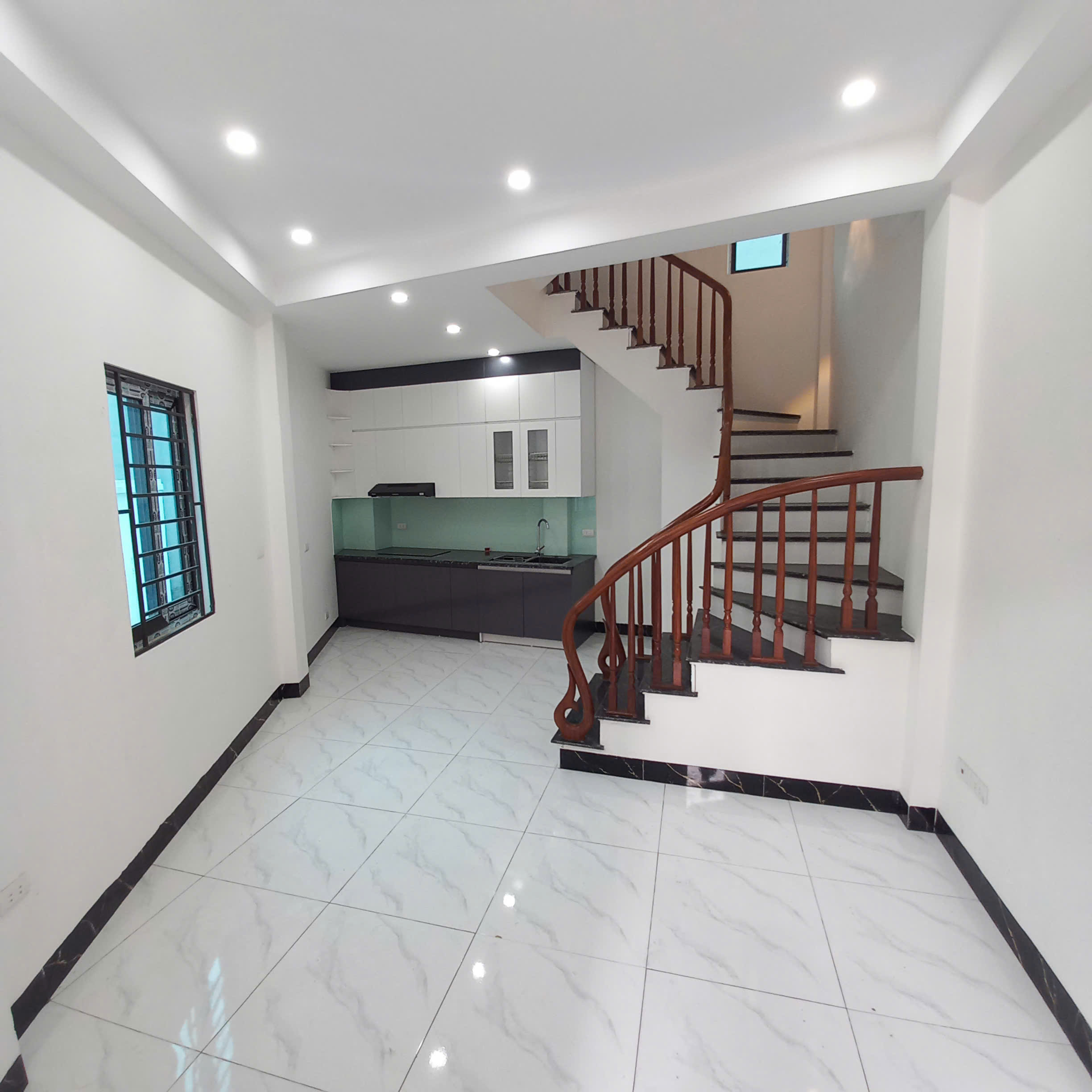  BÁN NHÀ 5 TẦNG LÔ GÓC – GẦN THỊ TRẤN TRÔI - chỉ 5.25 tỷ 