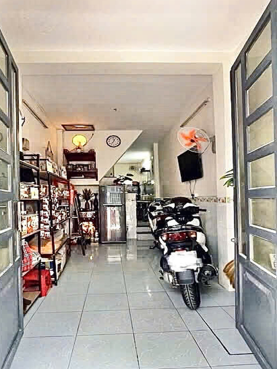  H1686 ???? sau sân bay Tân Sơn Nhất, SHR, Vuông, 2 tầng, 2.5x10m, 3.x tỷ x nhỏ 