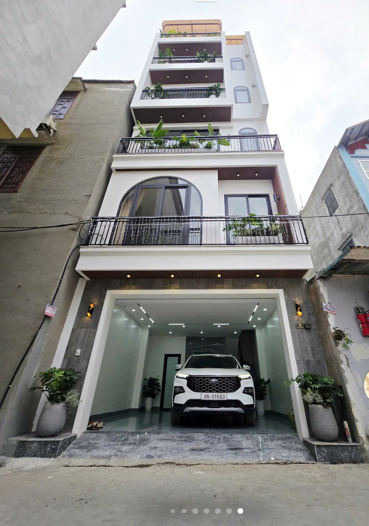  Chính chủ bán nhà 6 tầng thang máy tại đường Nguyễn Văn Linh, Thạch Bàn 