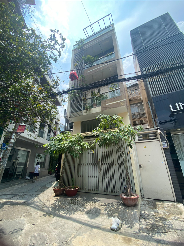  HUỲNH VĂN BÁNH, TRƯỜNG SA - XE HƠI VÀO NHÀ - SÂN TRƯỚC RỘNG THOÁNG - 5 TẦNG BTCT 