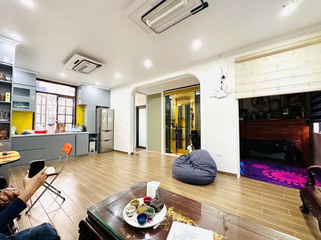  CẦU GIẤY - PHÂN LÔ - VỈA HÈ - Ô TÔ TRÁNH - Ô TÔ VÀO NHÀ - HAI MẶT NGÕ - MẶT TIỀN BỀ THẾ - THANG MÁY - DÂN XÂY - TẦM TIỀN CỰC HIẾM - KHU VỰC CỰC VIP 