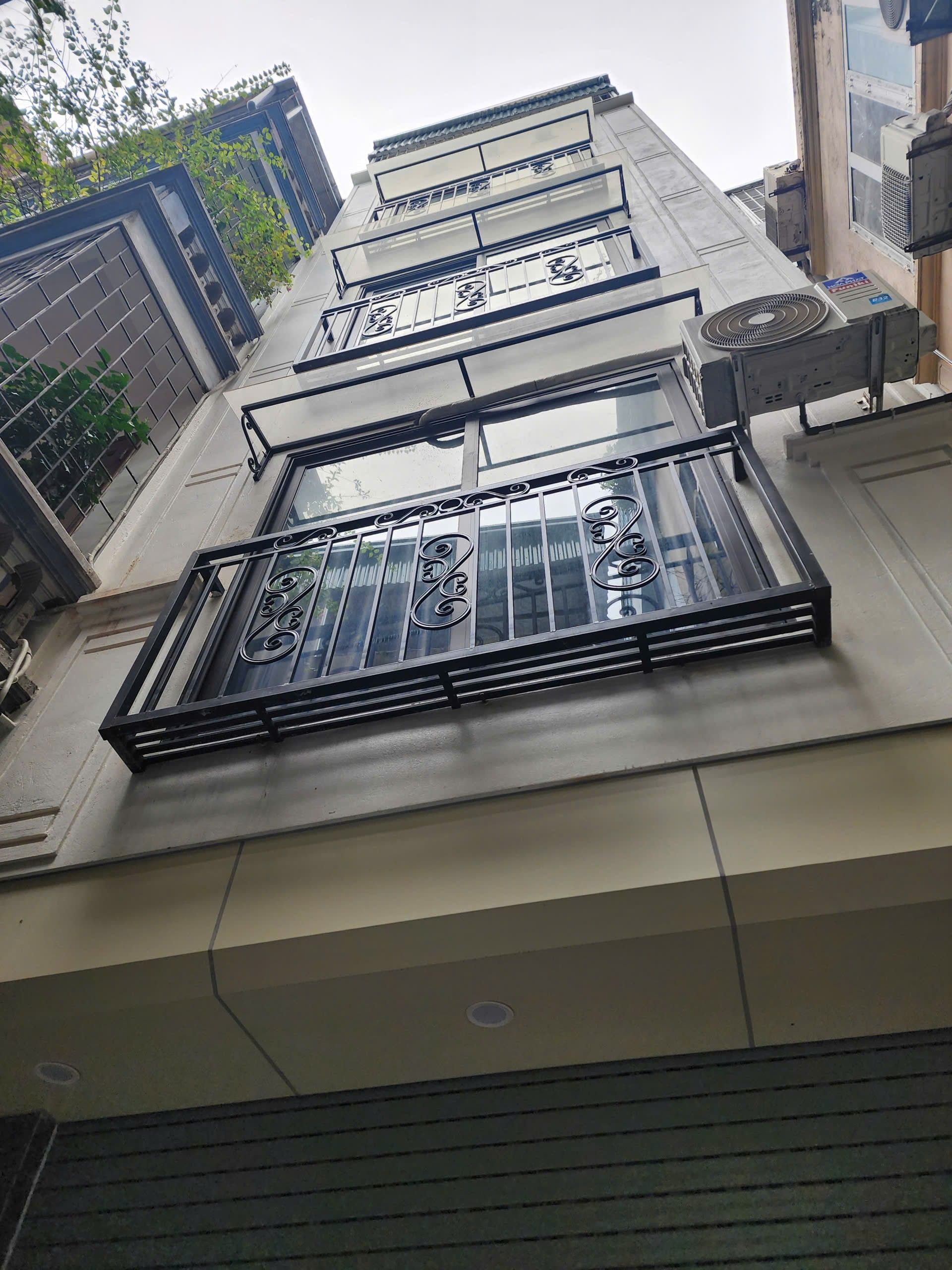  Bán Nhà Dương Văn Bé 37m2. 5 tầng. mặt tiền 3.5m. giá 11 tỷ Hai Bà Trưng Hà Nội 