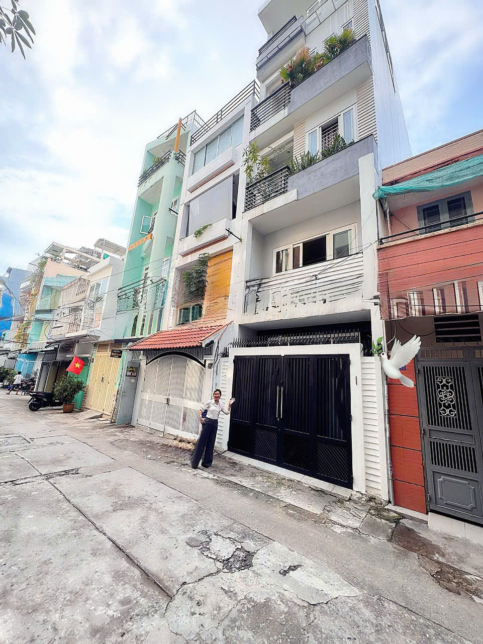  BÁN NHÀ MỚI XÂY 5 TẦNG - HXH 8M Đ. NGUYỄN THIỆN THUẬT, QUẬN 3 - CHÍNH CHỦ GIANG GIANG:-0901611116 