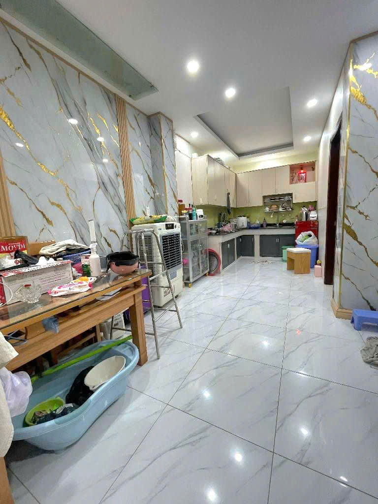  ????Gần cầu vượt Ngã Tư Ga - 5 TẦNG - 60m² - 7,25 TỎI 