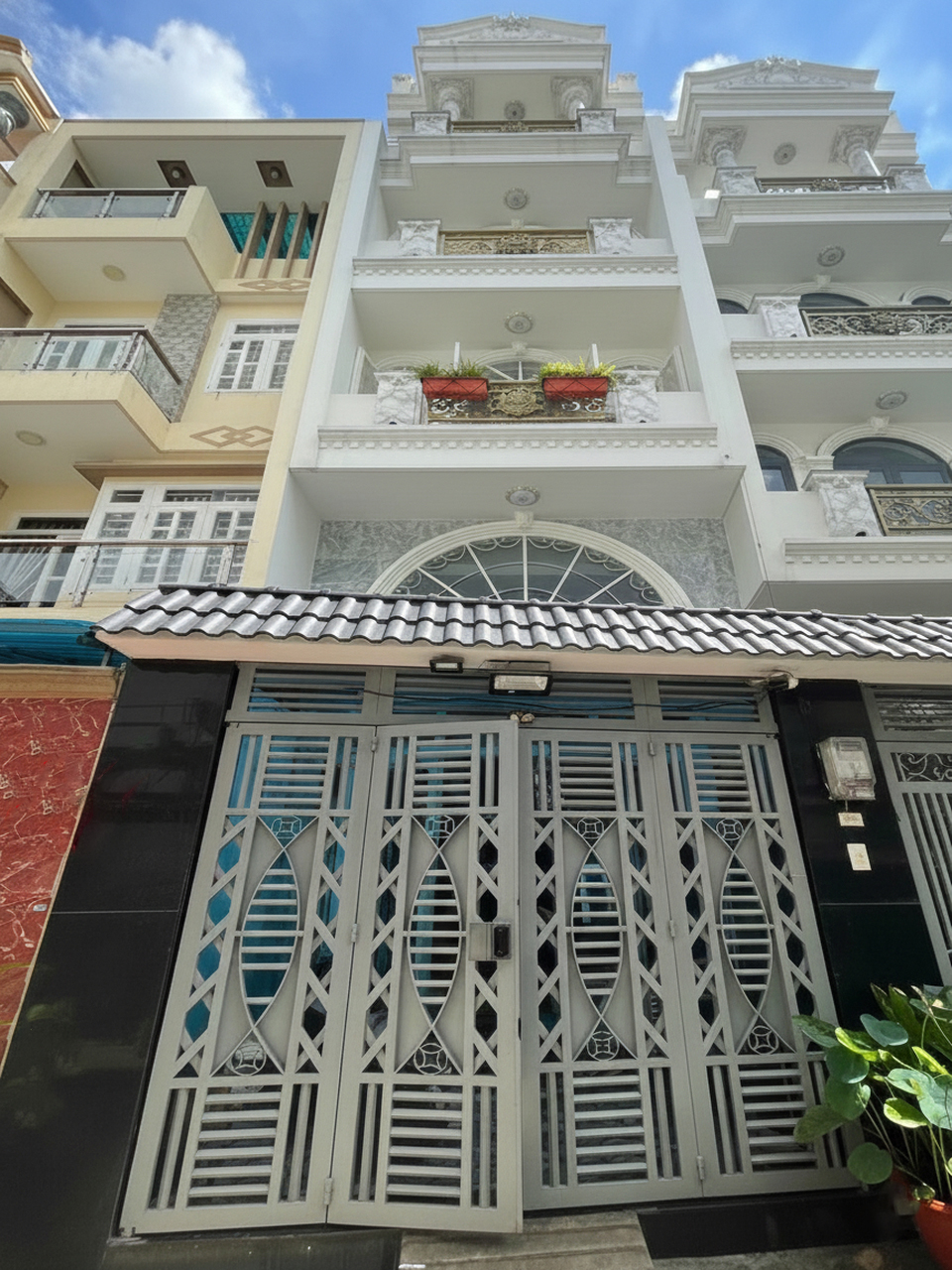  T1693 ???? Giảm 410tr! Nhà Chiến Lược Bình Tân, SHR, Vuông, HXH, 5 tầng, 4x16m, 6.x tỷ 