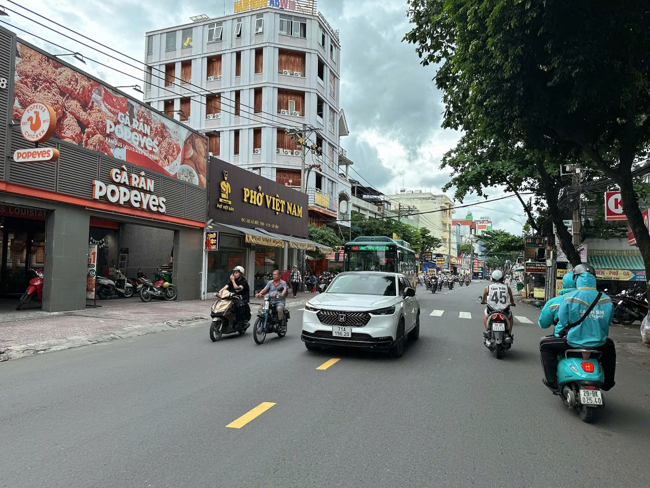  Bán CHDV ngang 7m 5 tầng đường 10m Lê Đức Thọ 105m2 17PN đi bộ đi chợ Căn Cứ chỉ 17.8 tỷ. 