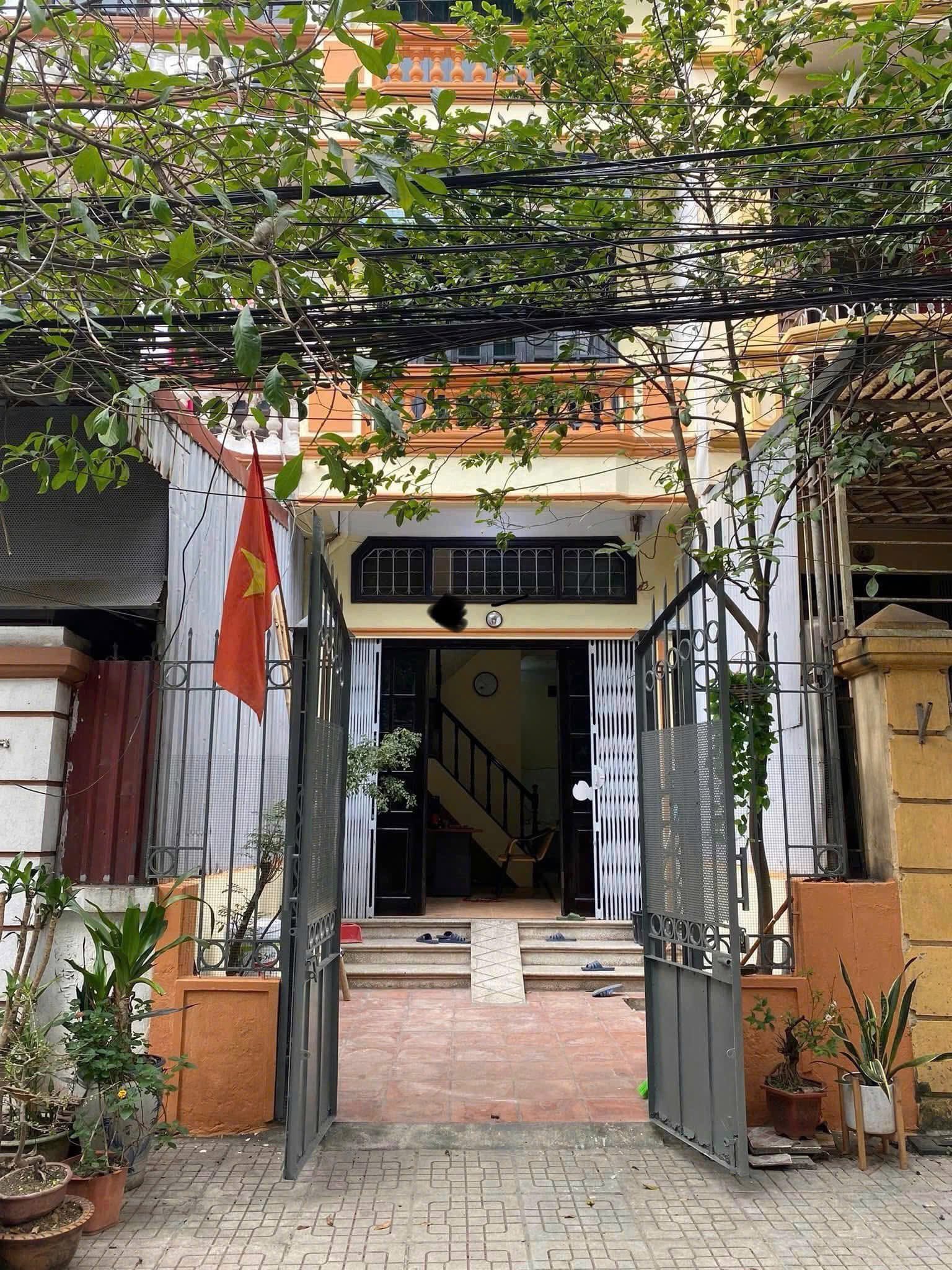  Cho thuê nhà ngõ ô tô Lãng Yên, VP, Kho, ở gđ, nhóm 35m² x 4 tầng, giá 13,5 triệu 