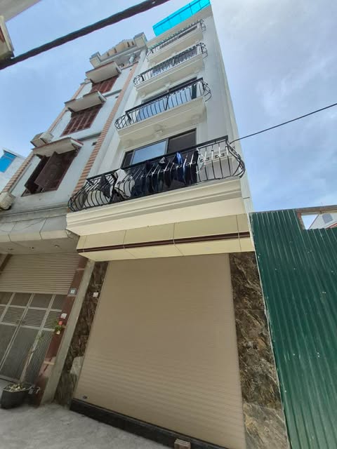  Nhà mặt phố ô tô tránh, mới xây xong, kinh doanh sầm uất, tiềm năng tăng giá tốt. 