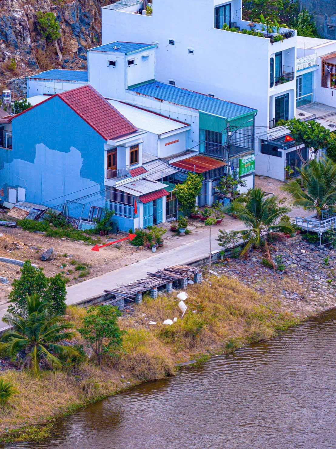  Đất lưng tựa núi— mặt view sông Tắc —Xã Vĩnh Thái (nay là Nam Nha Trang). 