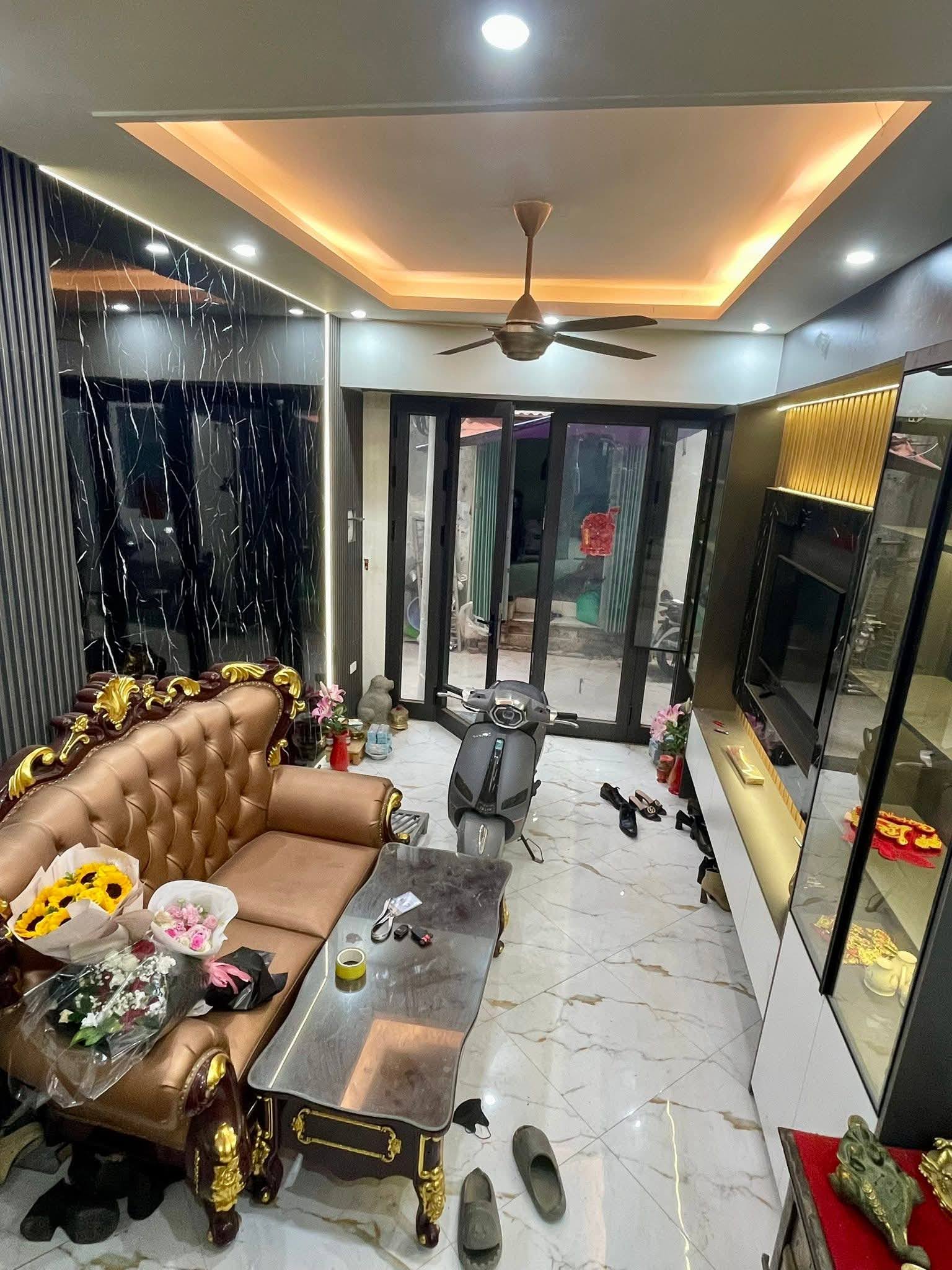  Bán Nhà Kim Giang, ngõ thông ô tô-37m*5 tầng-Gần ĐH Thăng Long, Khu Đô thị- 12 tỷ 