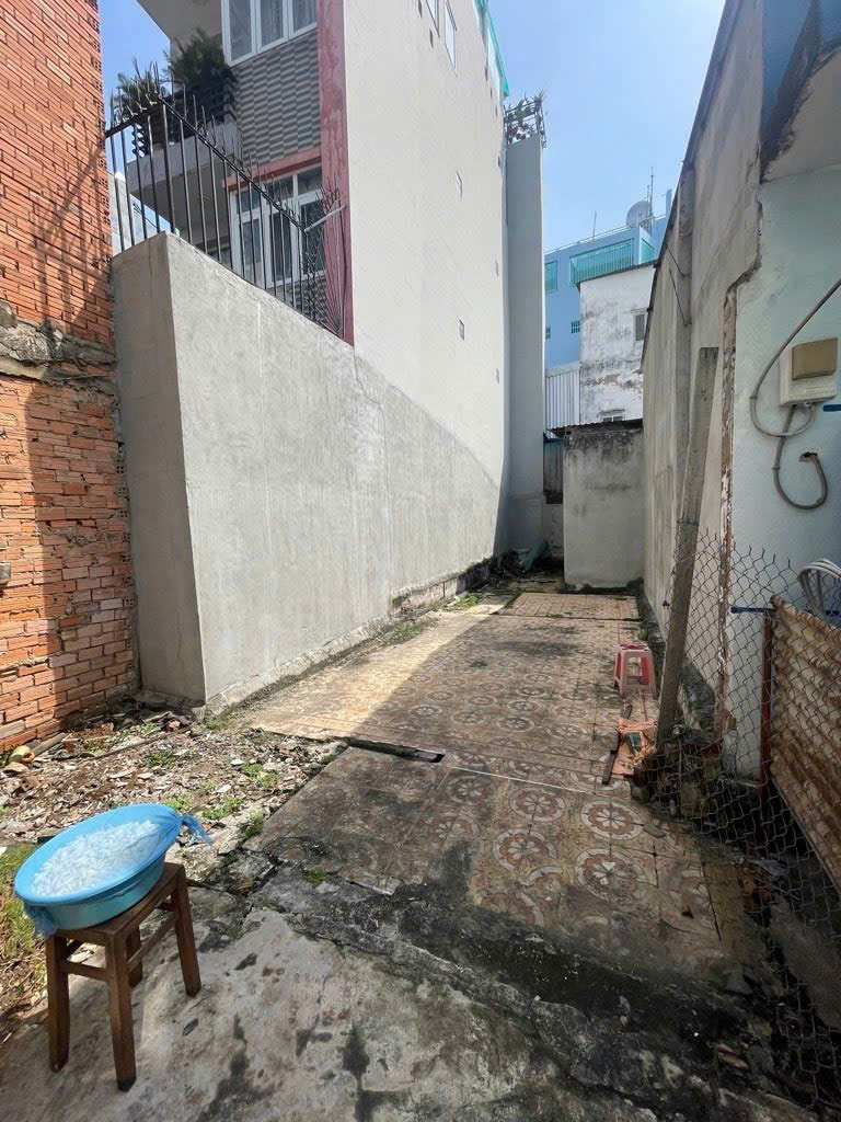  BÁN MIẾNG ĐẤT ĐẸP CÁCH MẶT TIỀN TÔN ĐẢN Q4 

NGANG 4.8 DÀI 18 M  HƠN 4 TỶ 