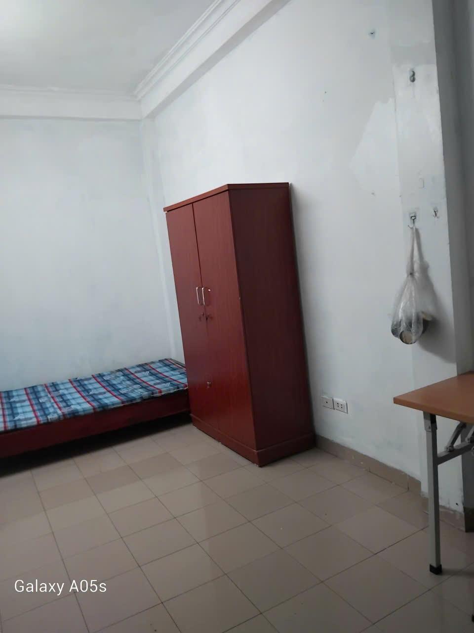  Cho thuê phòng ngõ 43 Trung Kính giá chỉ 2.8 triệu 