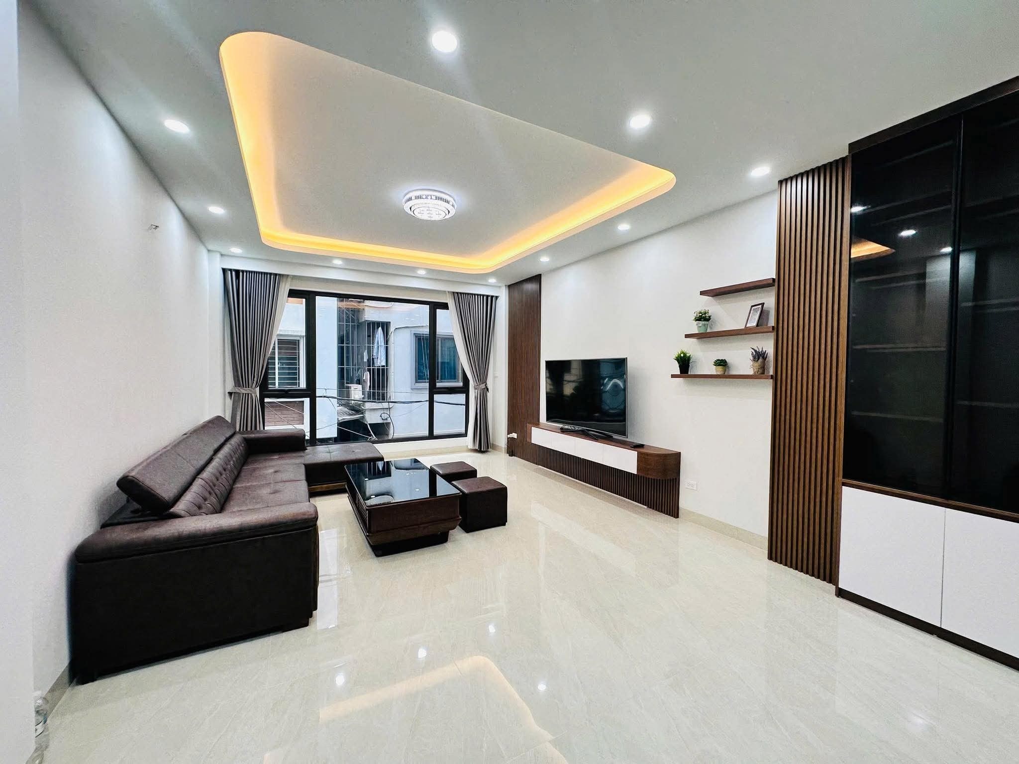  NHÀ PHỐ DƯƠNG QUẢNG HÀM 70M 6T,MT4,2M 21 TỶ NGÕ THÔNG-THOÁNG TRƯỚC SAU-Ô TÔ VÀO NHÀ 