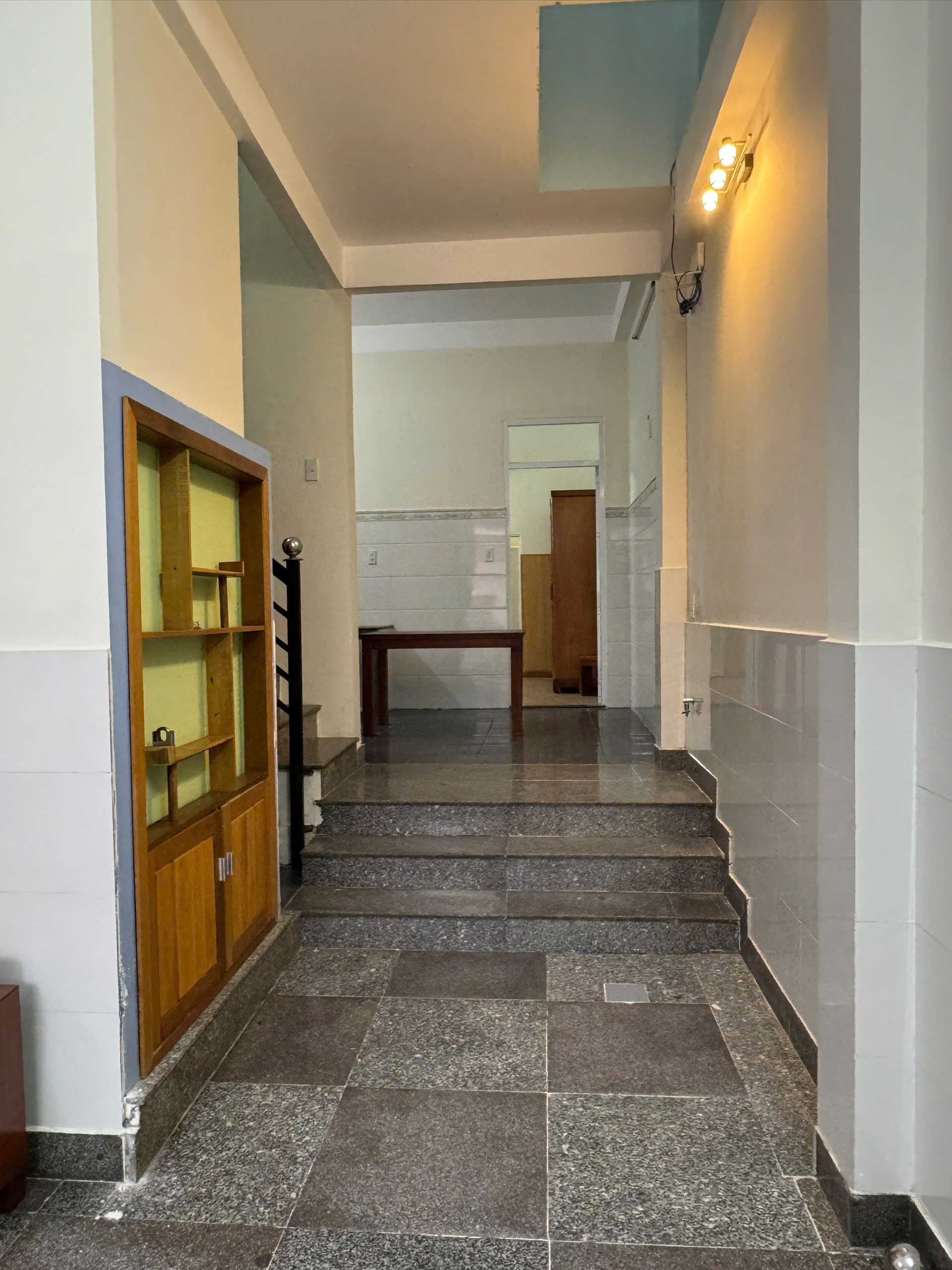  Nhà mặt tiền đường Ngọc Hân Công Chúa view Đảo Hoa Sen 
 Diện tích : 64.5m2
Giá bán 4.450 ( giá bán không thương lượng) 