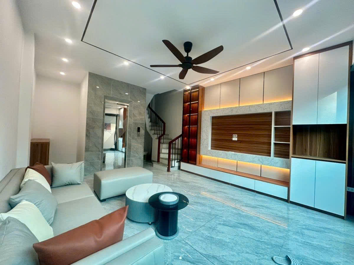  Bán nhà Đàm Quang Trung 39m 6 tầng MT5m thang máy lô góc giá 10 tỷ 