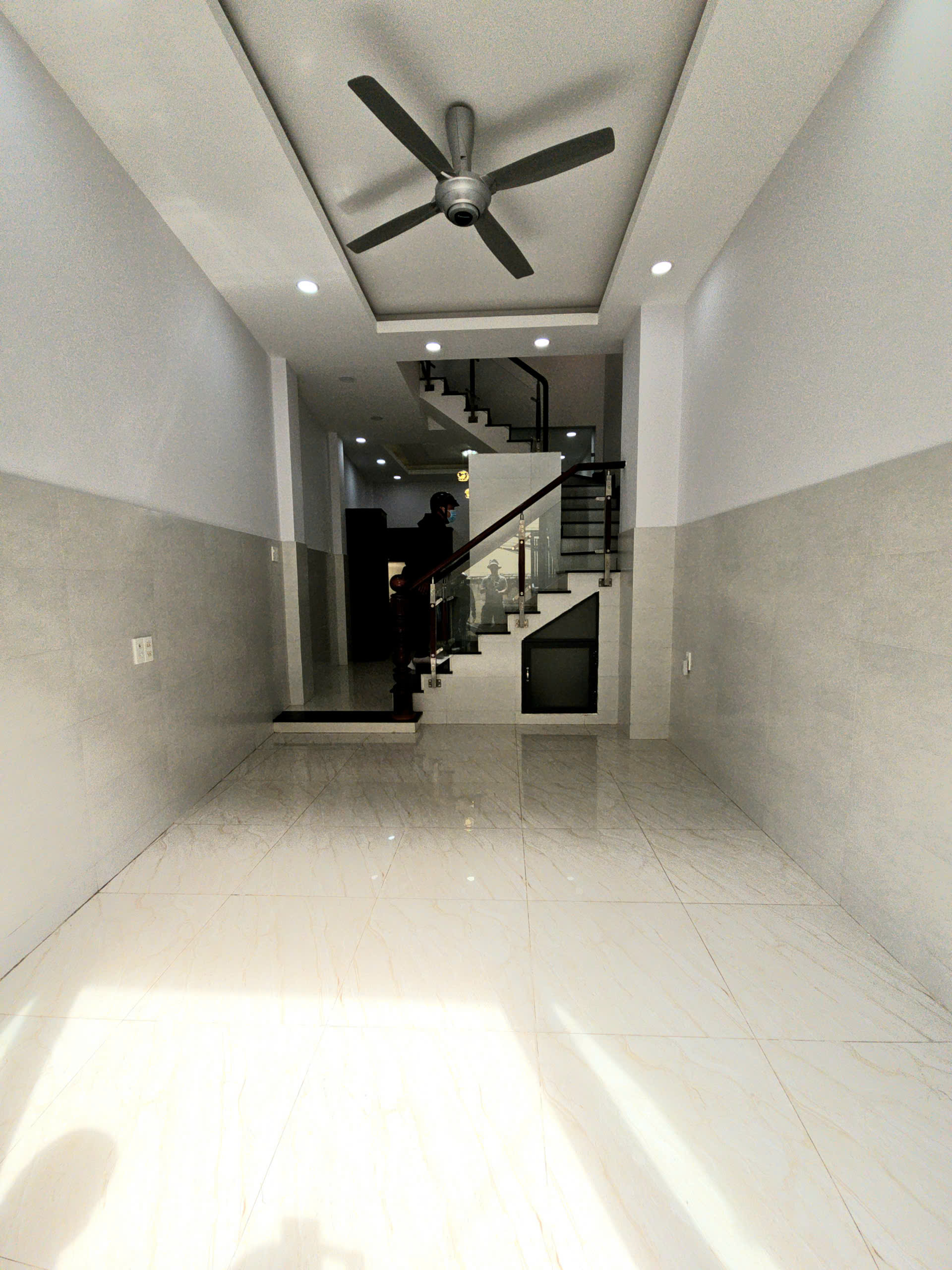  SÁT MẶT TIỀN LÂM VĂN BỀN TÂN QUY Q7 

XE HƠI 4 TẤM MỚI  NGAY NHÀ CẦM 1 TỶ SỞ HỮU NGAY NHÀ 