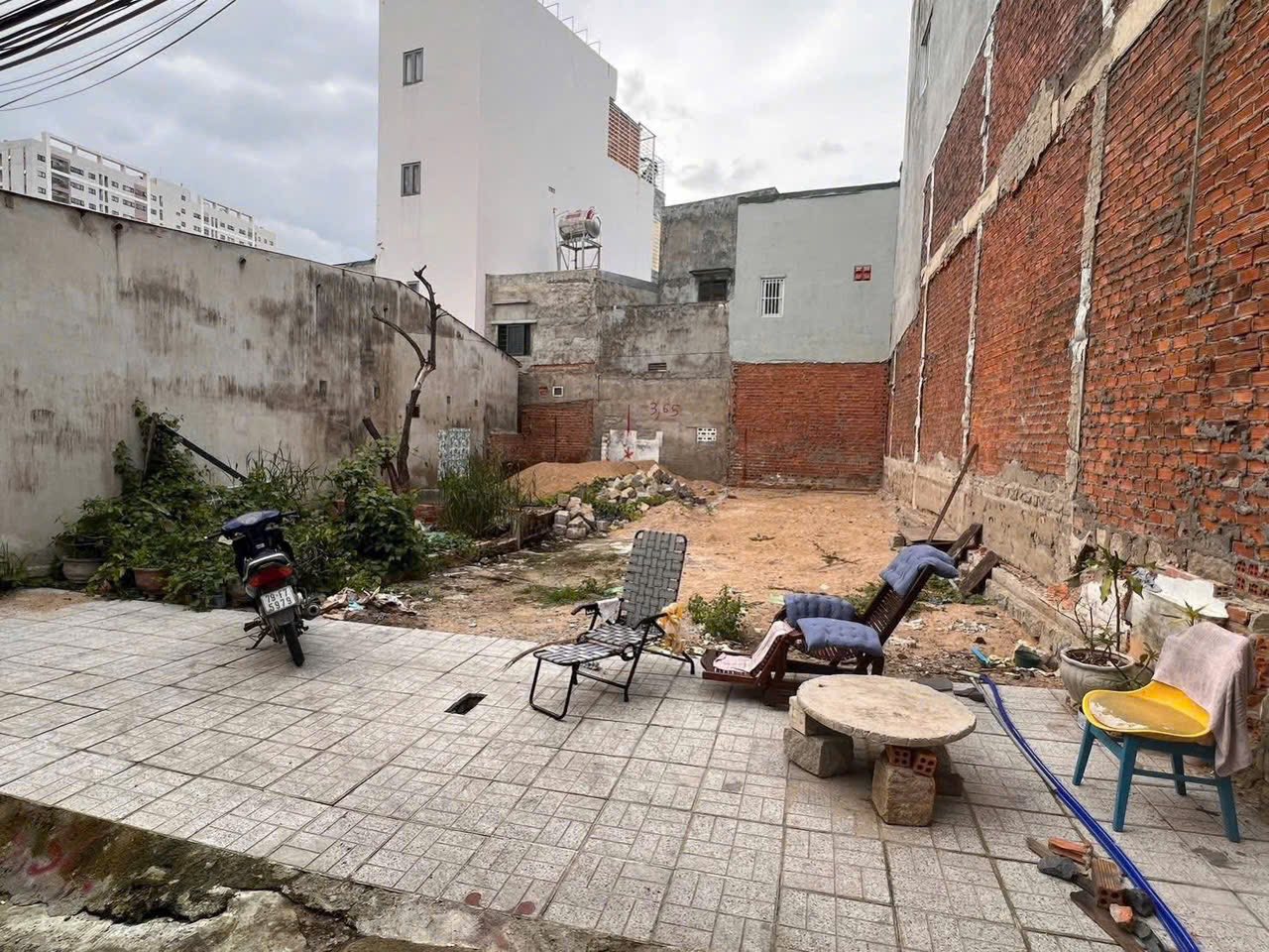  BÁN LÔ ĐẤT sát đường Lê Hồng phong hẻm ba gác nhưng cách đường chỉ 30m. 