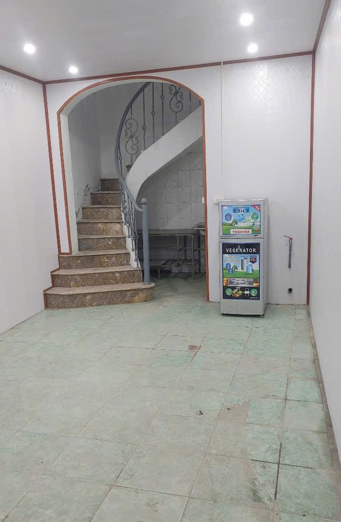  Cho thuê nhà nguyên căn ngõ An Sơn, 3 tầng 7.5 triệu 