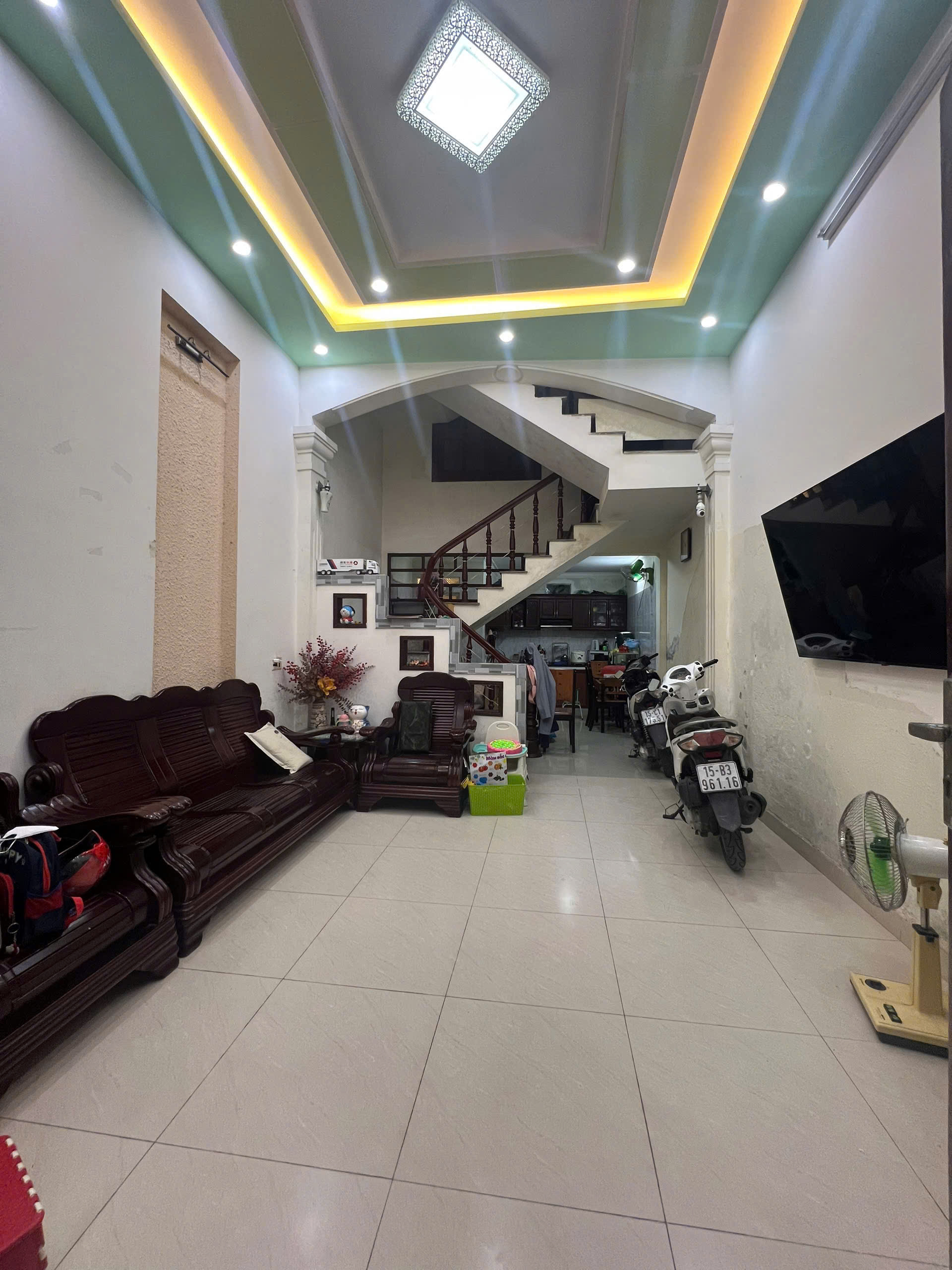  Bán nhà ngõ 213 Phủ Thượng Đoạn – Đông Hải, Hải An. Nhà 3,5 tầng, diện tích 41m², bố trí đầy đủ công năng: 