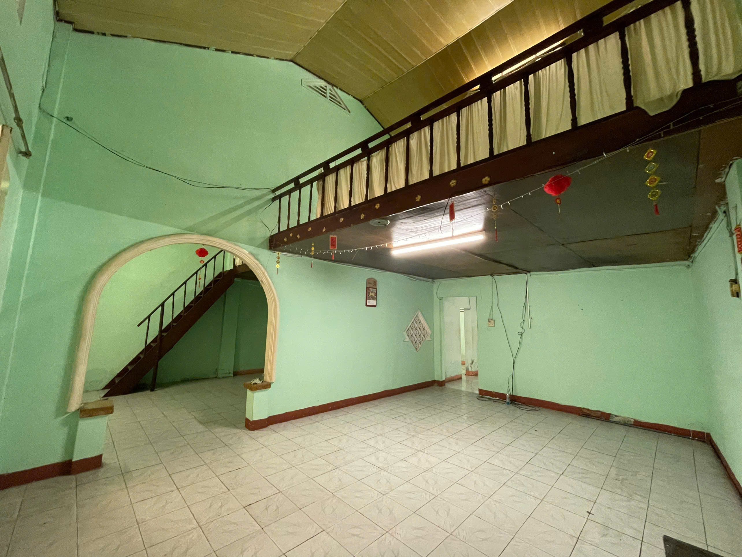  CẦN BÁN NHÀ MẶT TIỀN  Diện tích: 102m²  Giá bán: 11.8 tỷ (có thương lượng) mọi thông tin chi tiết vui lòng lh e Trinh Số chứng chỉ: đang đợi cấp chứng chỉ mới , số chứng nhận: MG 25- 625 