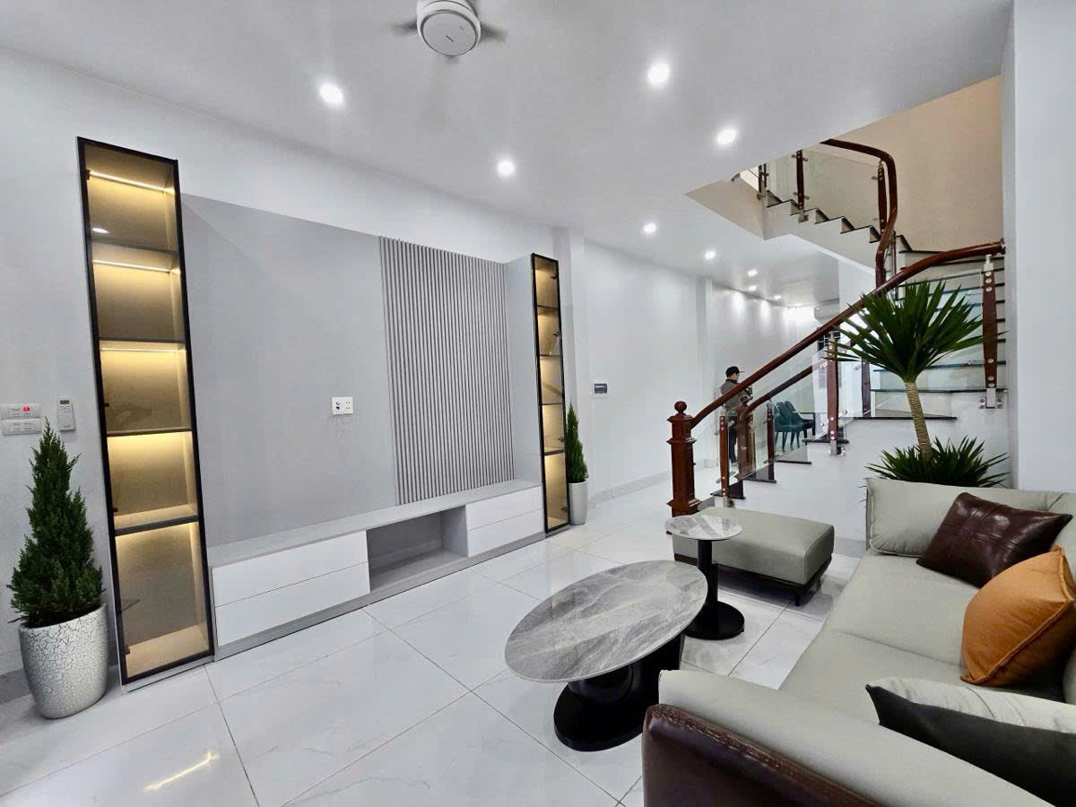  Bán nhà Ngọc Thụy 51m 5 tầng MT4m ô tô lô góc 3 thoáng hơn 13 tỷ 