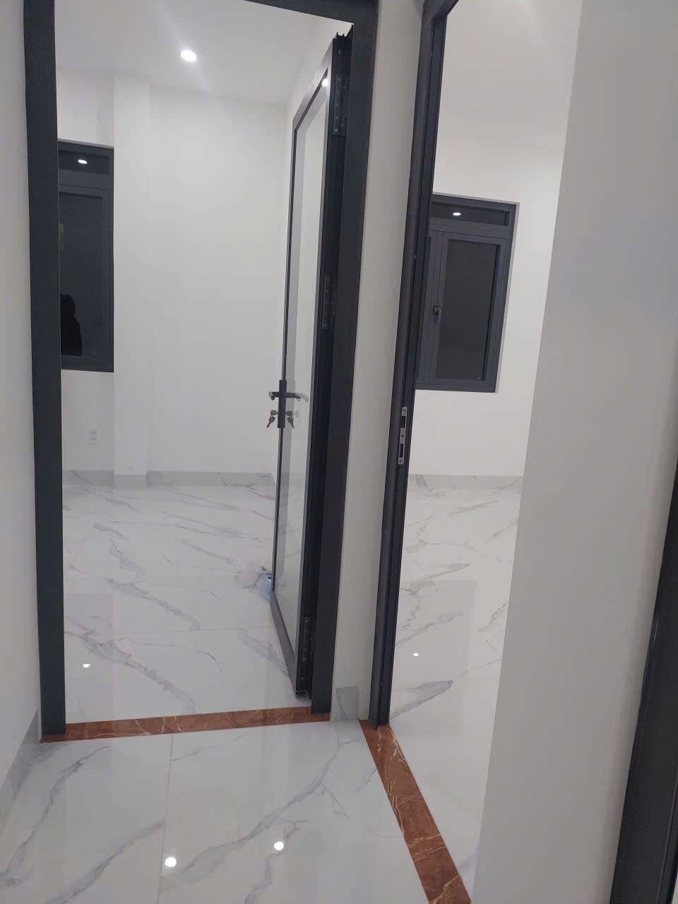  Còn 1 căn duy nhất Nhà 3 tầng mới đón tết Gần Lê Văn Thịnh,Cát Lái thích họp gia đình lớn ở,hoặc cho thuê phòng 