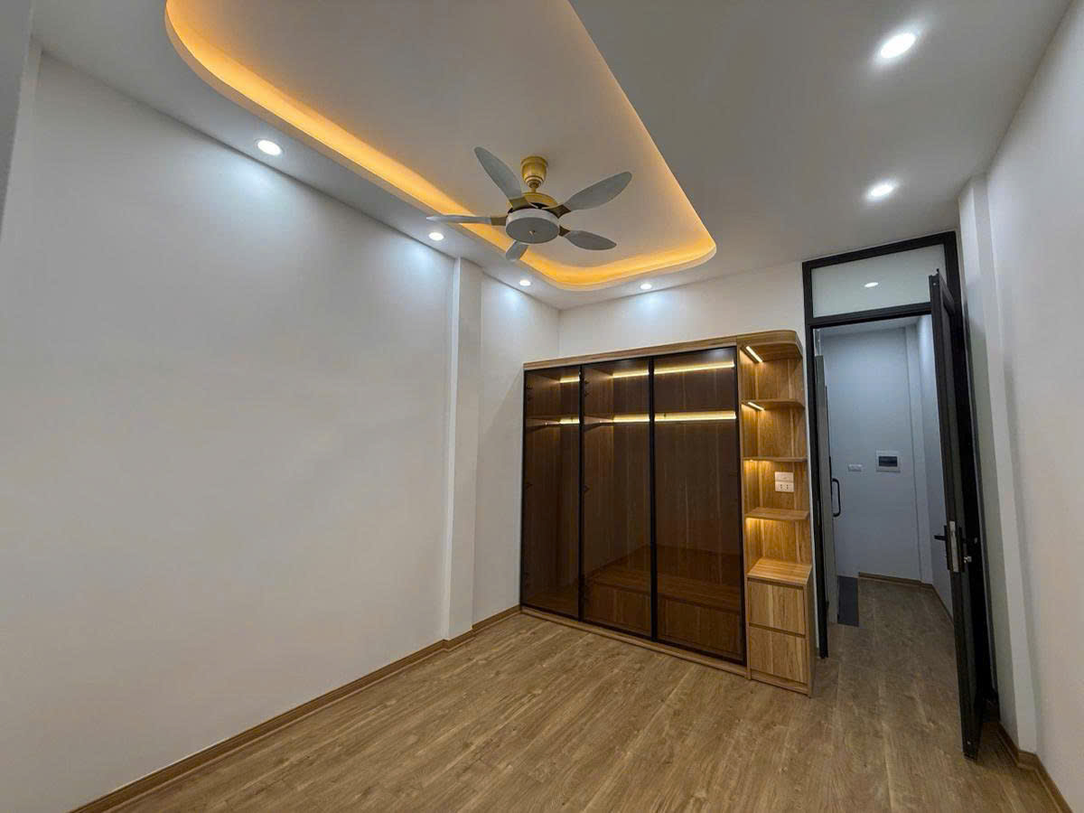  NGUYỄN PHÚC LAI - NHÀ MỚI 5 TẦNG THANG MÁY - DT 39m2 5 tầng mt 3.4m Giá 12.6 tỷ 