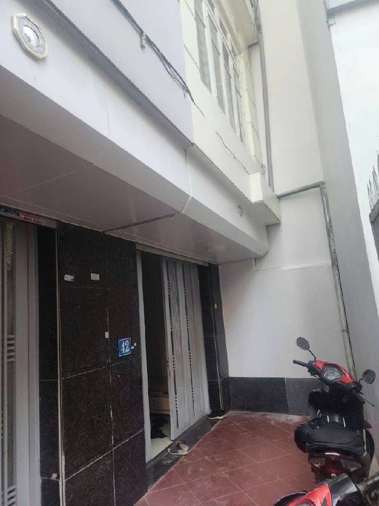  NHÀ ĐẸP LỘNG LẪY-TRUNG TÂM CẦU GIẤY – NGÕ THÔNG, NÔNG – Ô TÔ CÁCH 30M – GIÁ HỢP LÝ _52 M2 