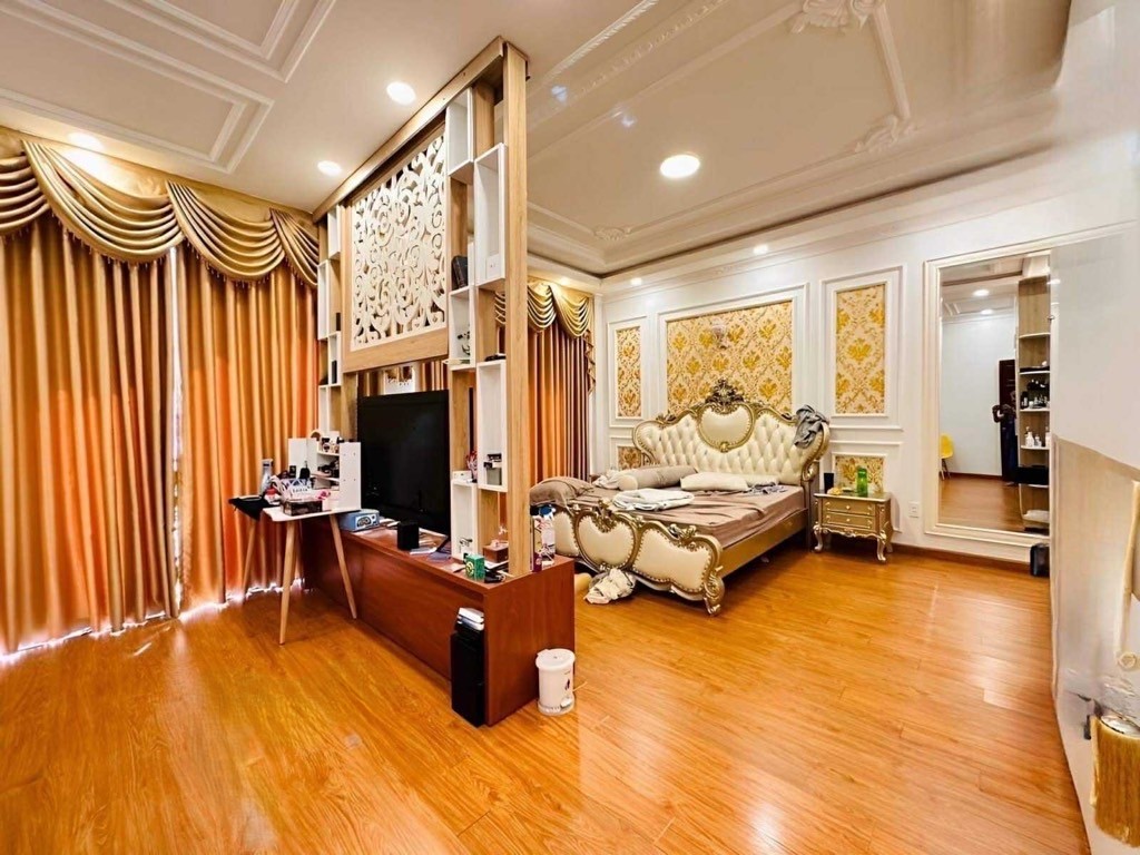  Chỉ 16 tỷ xí có nhà 5 lầu mái đẹp ngang 6.5m 104m2 vài bước ra Phan Huy Ích tới Emart. 