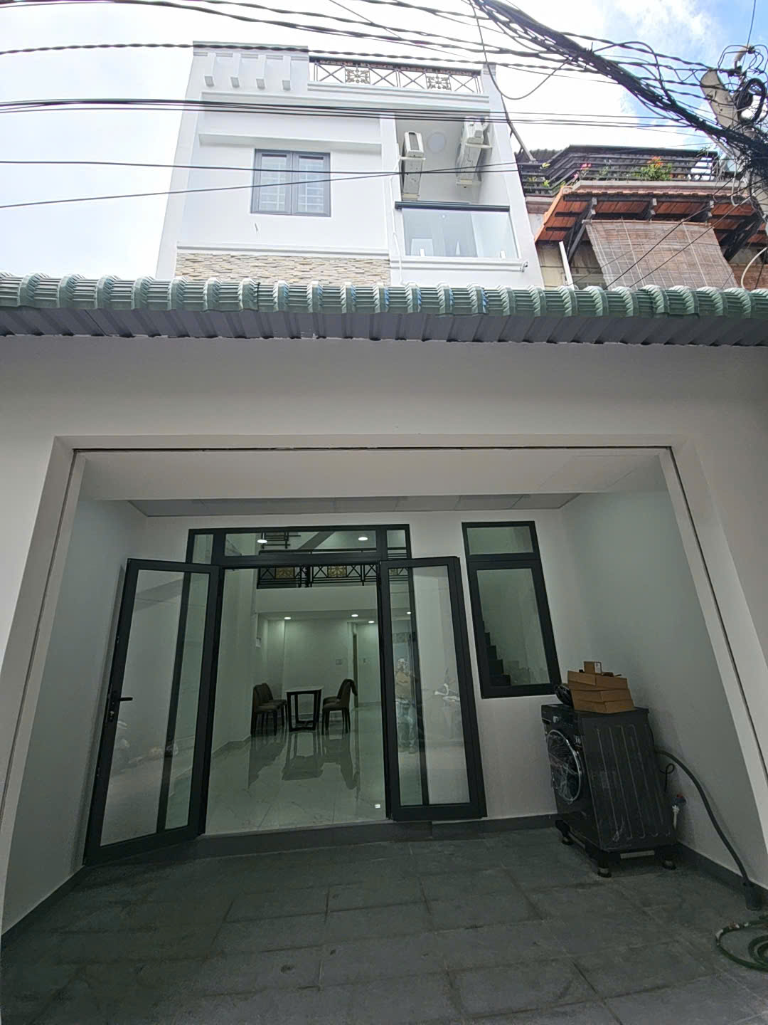  Sát mặt tiền Q7 

Tân thuận 

Ngang 4.5 dài 12 

3 TẤM CÓ 5 TỎI ĐÚC BÊ TÔNG MỚI 