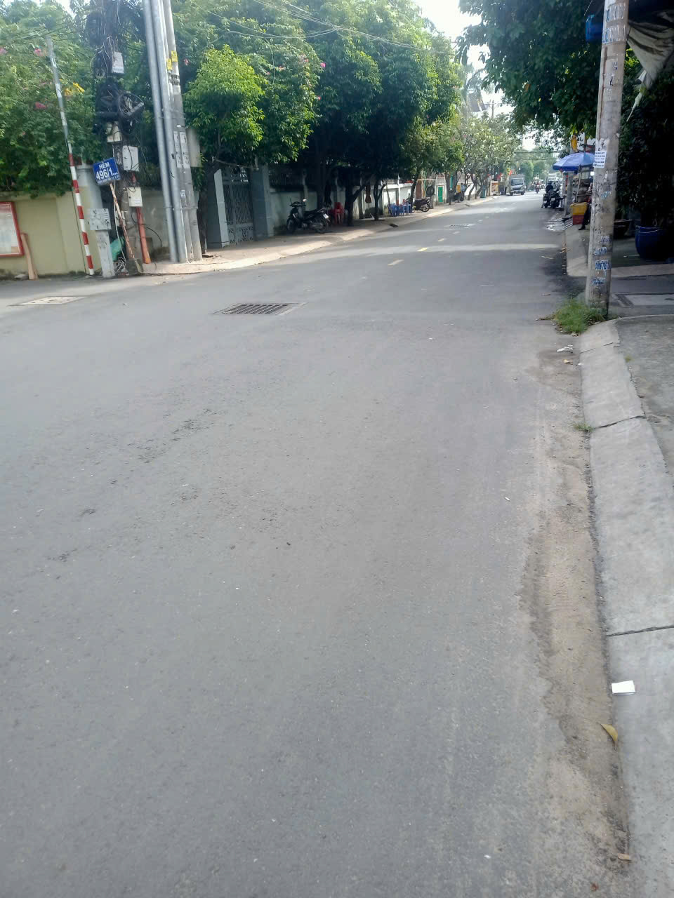  Cần bán lô đất 4 X 15.5m, 2 mặt tiền thông thoáng,ở đường Dương Quảng Hàm, P6, GV,thích hợp xây ở theo mong muốn và ý thích của bạn. 