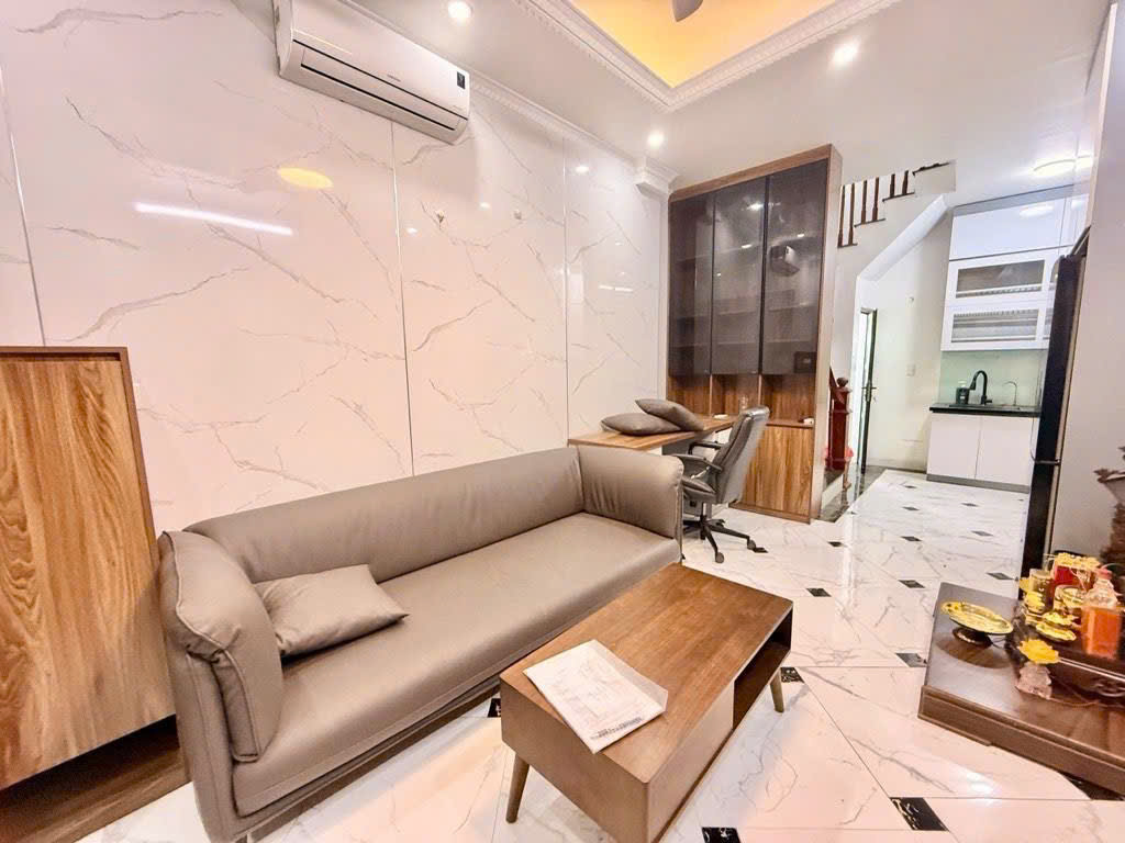  Bán nhà đẹp Ngọc Thụy hàng xóm phố cổ- Dân xây- Full NT- 40m 5 tầng nhỉnh 6 ty(TL) 