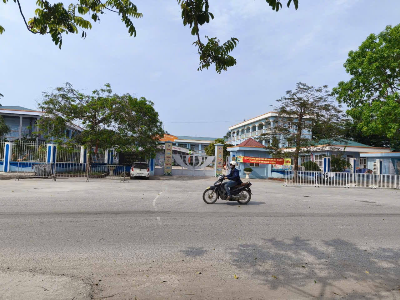  ????????????????MẢNH ĐẤT NẰM GIỮA KHU ĐÔ THỊ ĐẠI ÁNG. Ô TÔ ĐỖ CỬA NGAY GẦN HỒ???????????? 