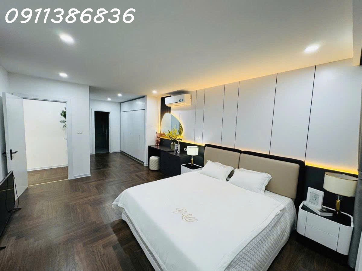  ????Nội thất choáng ngợp, Tòa 34T Hoàng Đạo Thúy 131m 3PN, khu VIP Cầu Giấy 